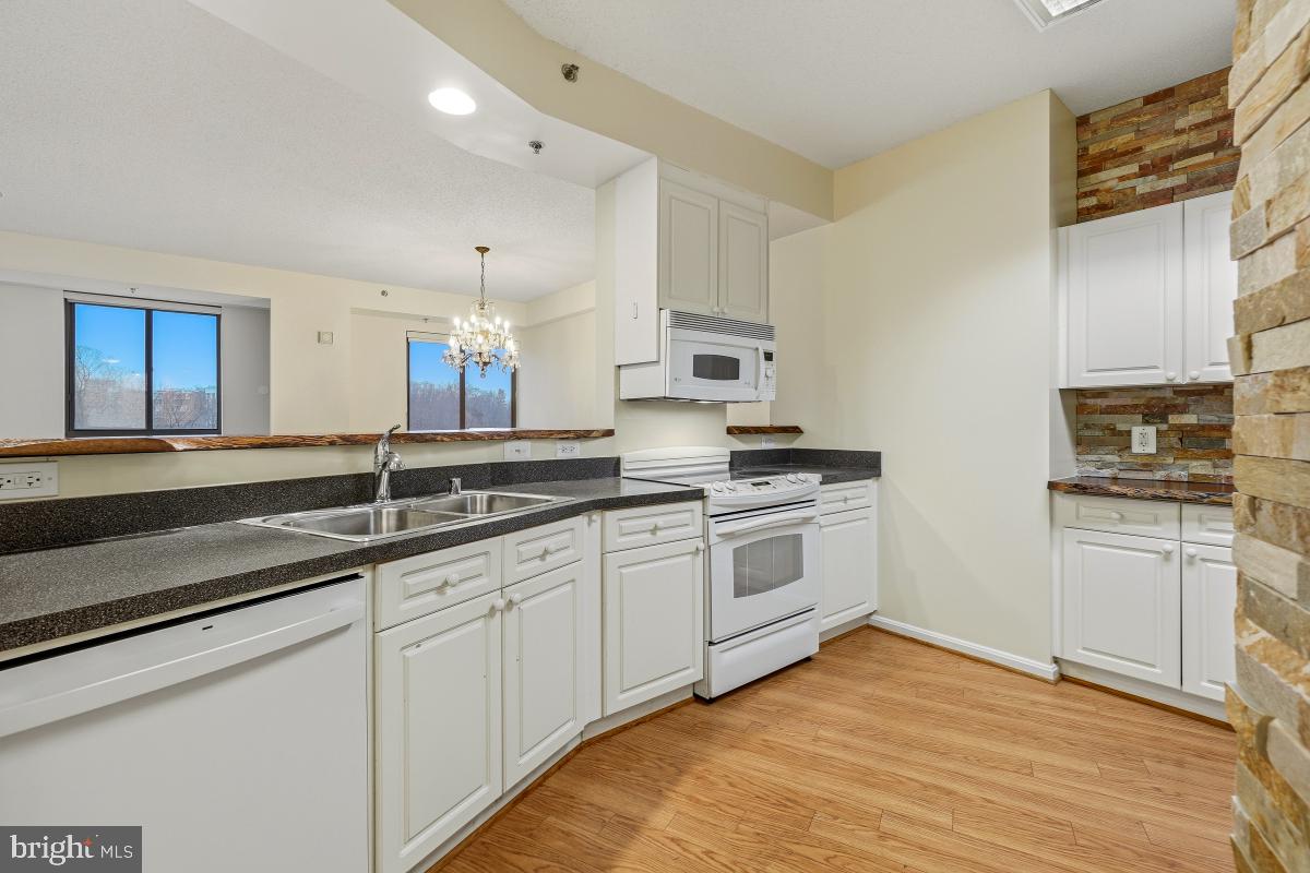 OVERLOOK AT LEISURE WORLD - Residential Lease