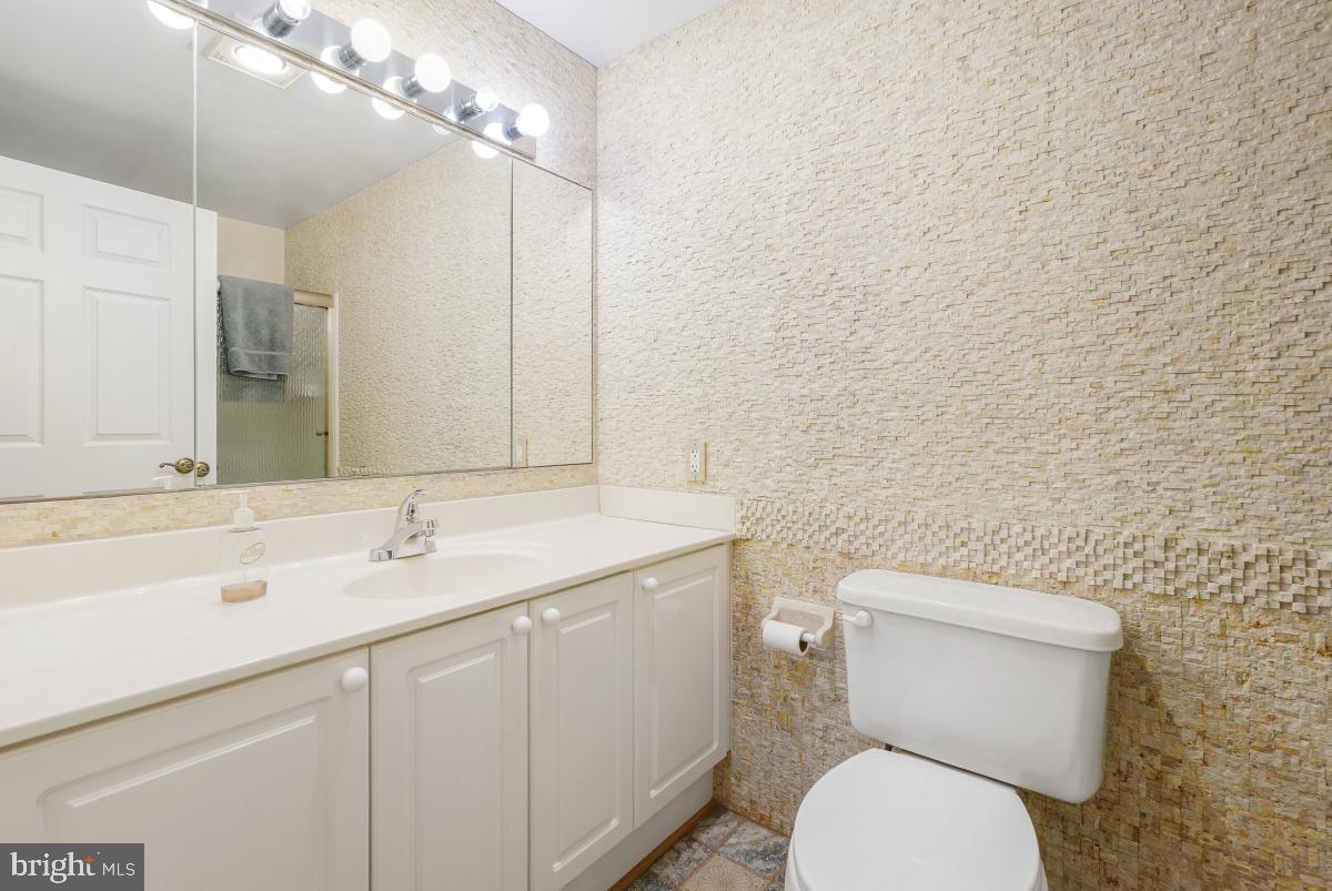 OVERLOOK AT LEISURE WORLD - Residential Lease