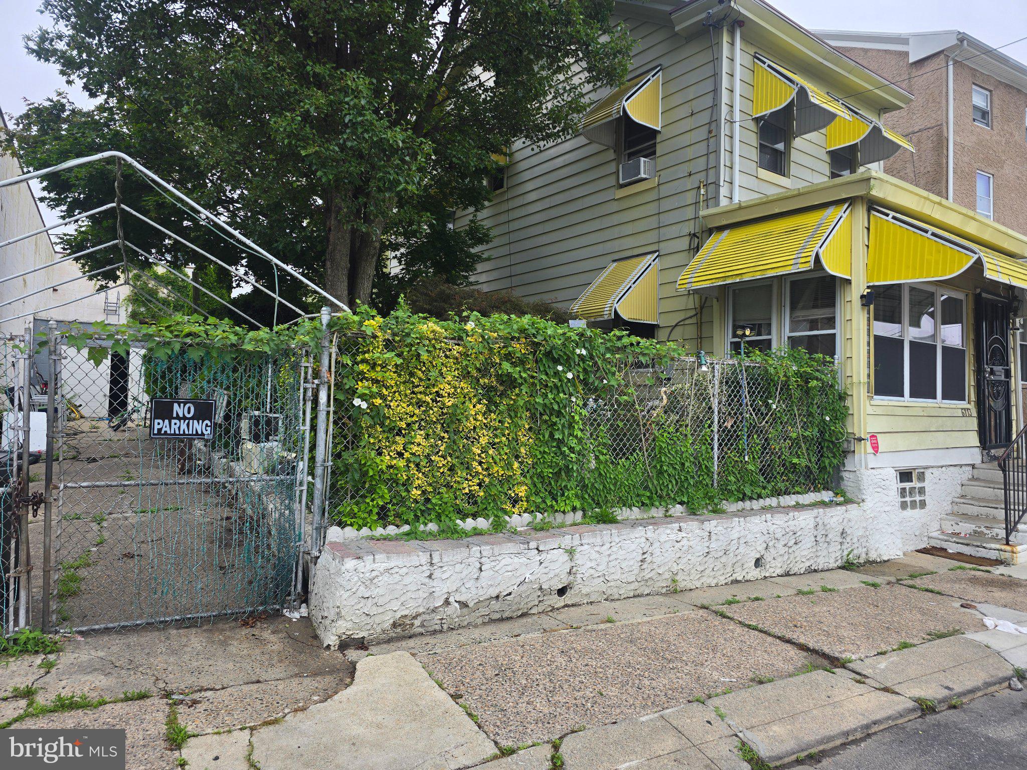 6113 N LAMBERT STREET