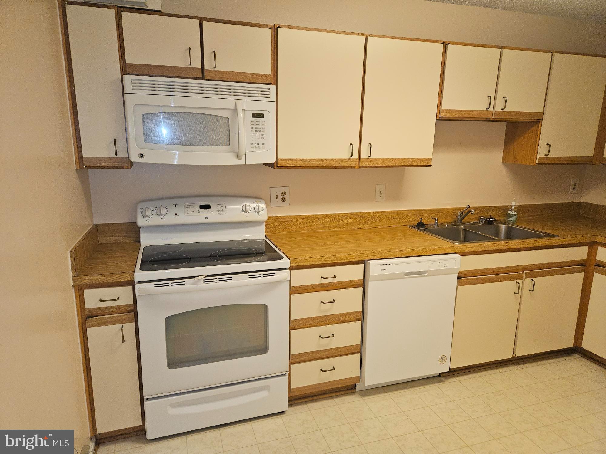 GREENS AT LEISURE WORLD - Residential