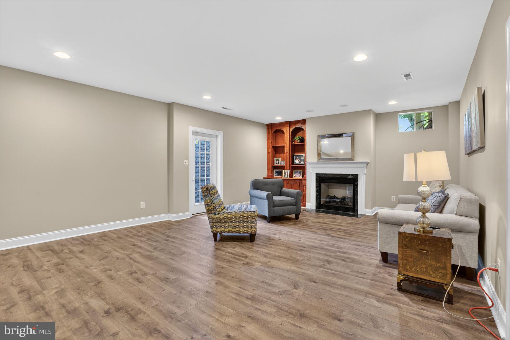 LANSDOWNE ON THE POTOMAC - Residential