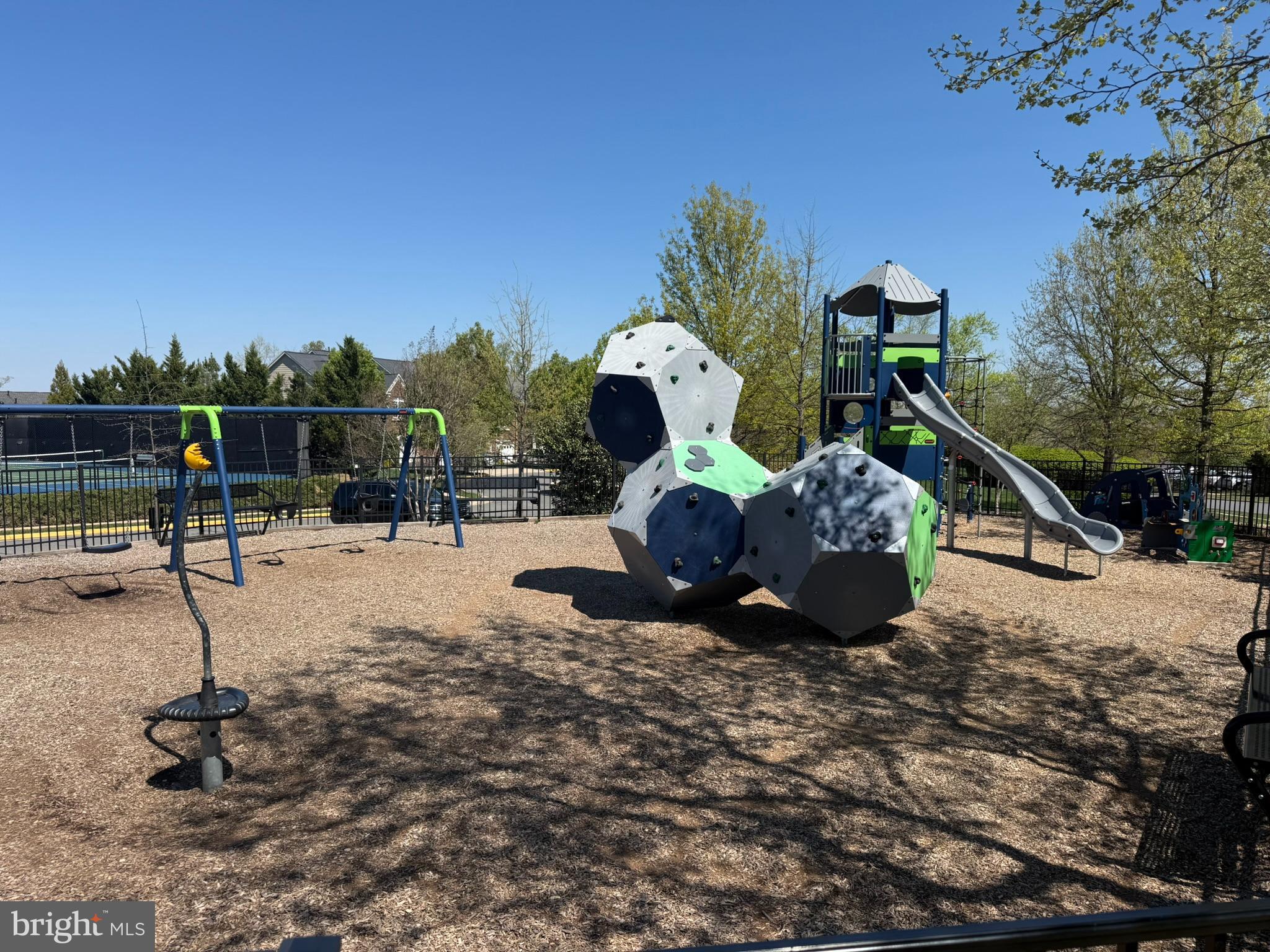 LANSDOWNE ON THE POTOMAC - Residential