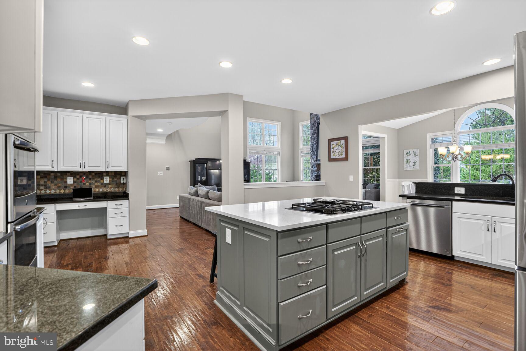 LANSDOWNE ON THE POTOMAC - Residential