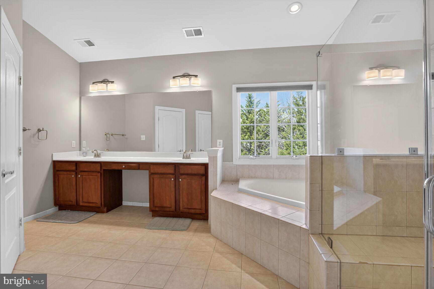 LANSDOWNE ON THE POTOMAC - Residential