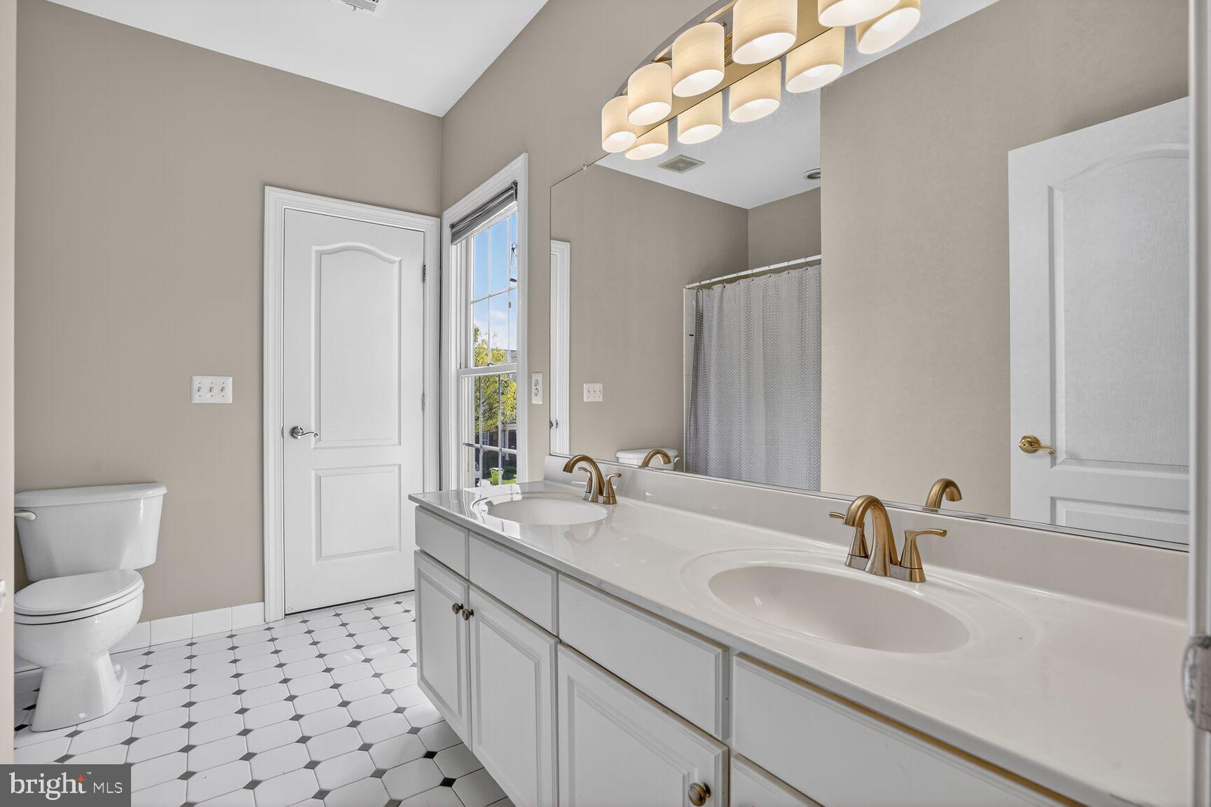 LANSDOWNE ON THE POTOMAC - Residential