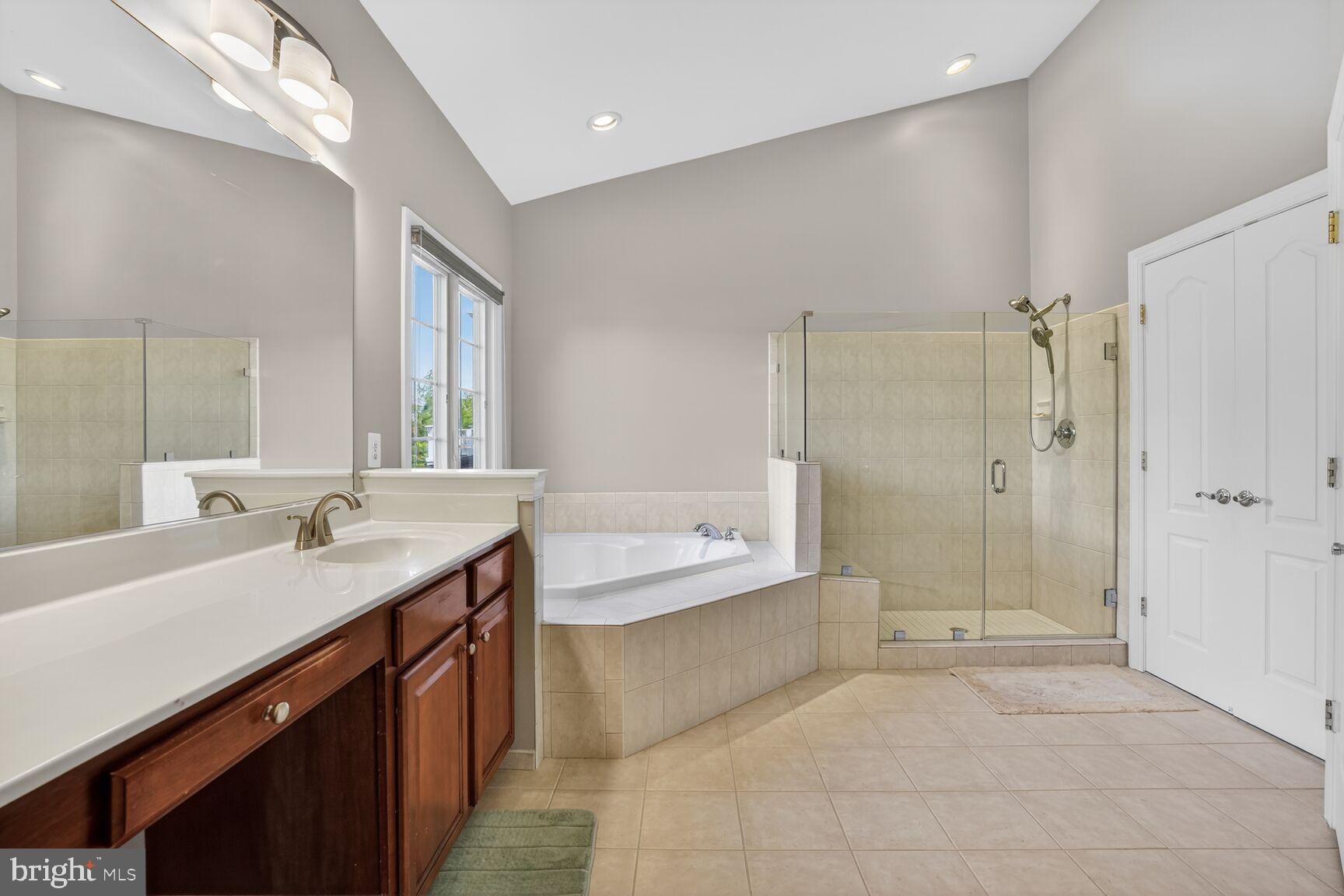 LANSDOWNE ON THE POTOMAC - Residential