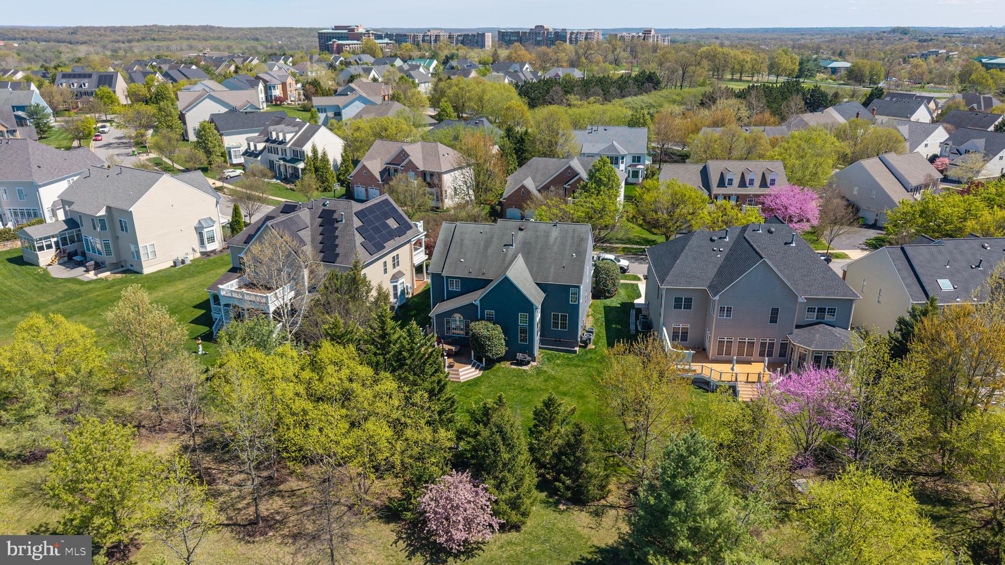 LANSDOWNE ON THE POTOMAC - Residential