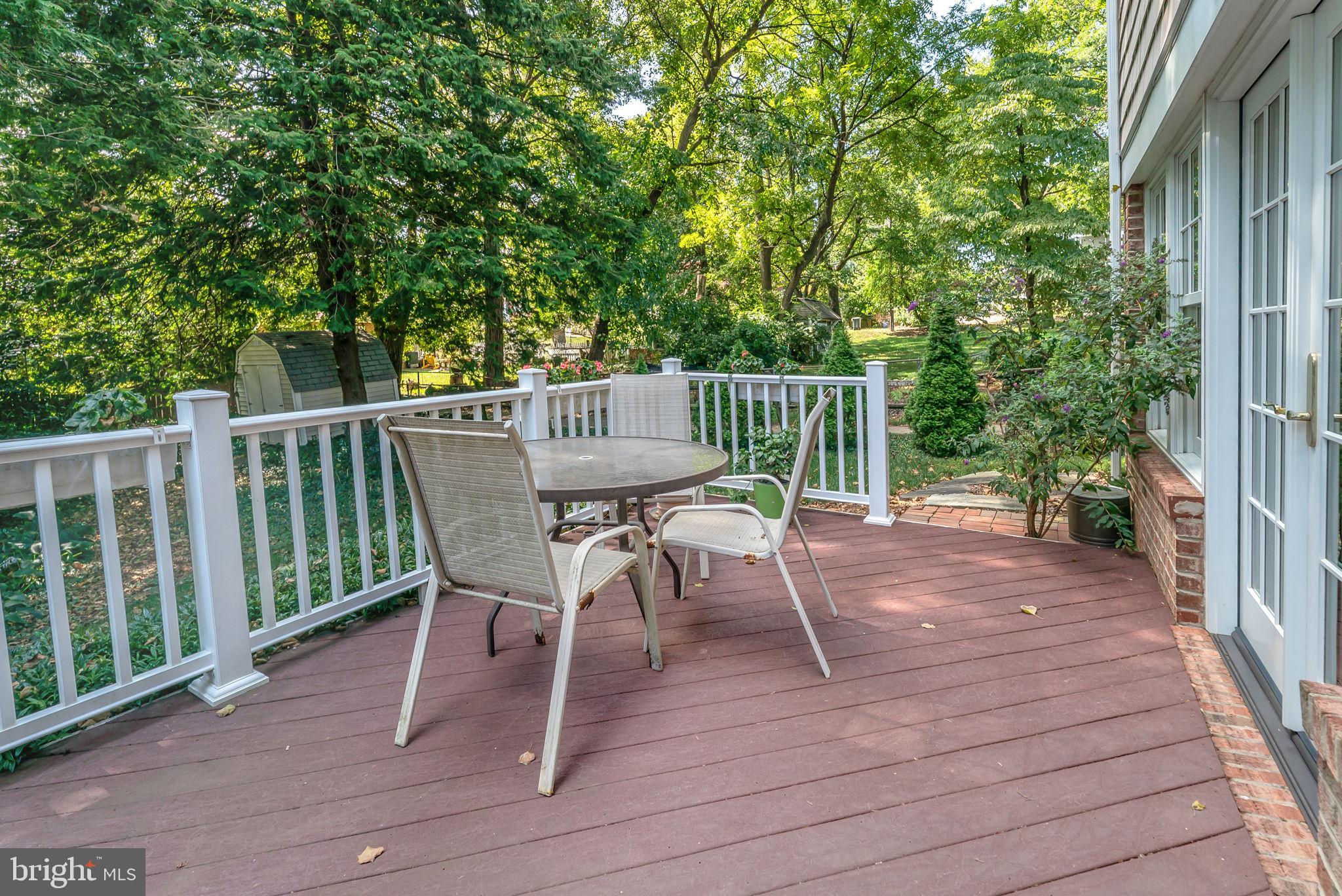 COUNTRY CLUB - Residential Lease