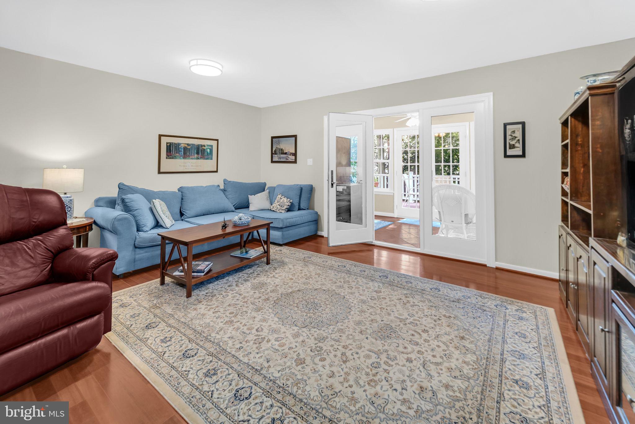 COUNTRY CLUB - Residential Lease