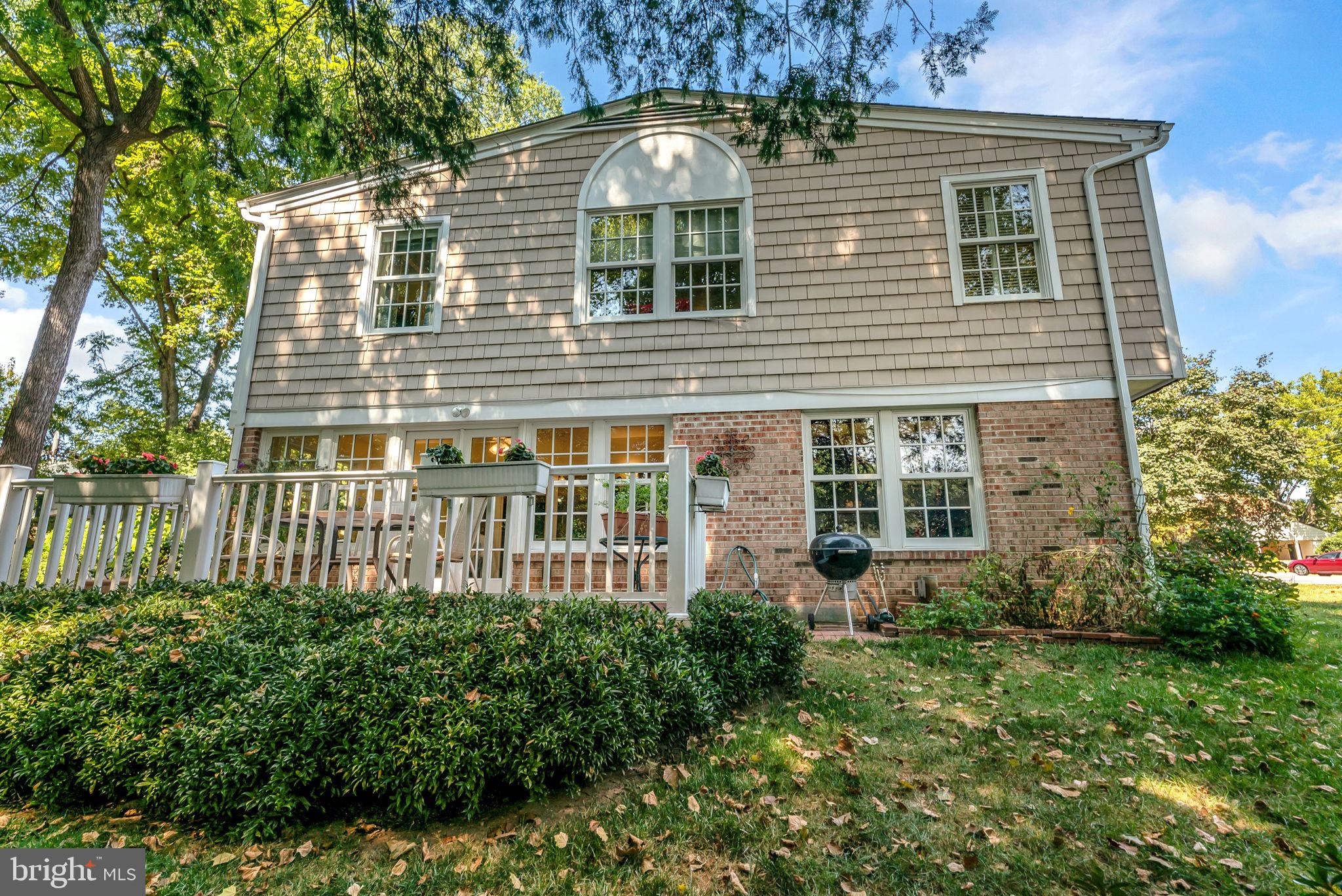 COUNTRY CLUB - Residential Lease