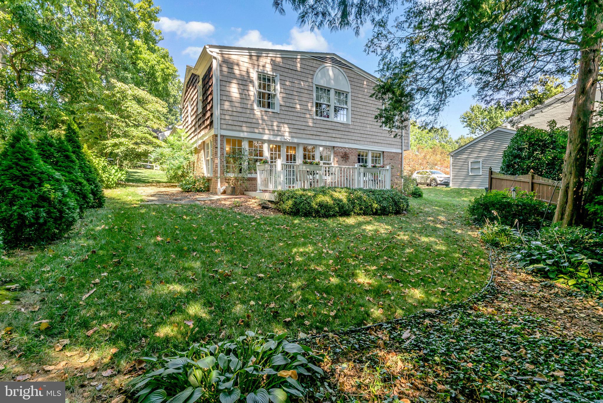 COUNTRY CLUB - Residential Lease