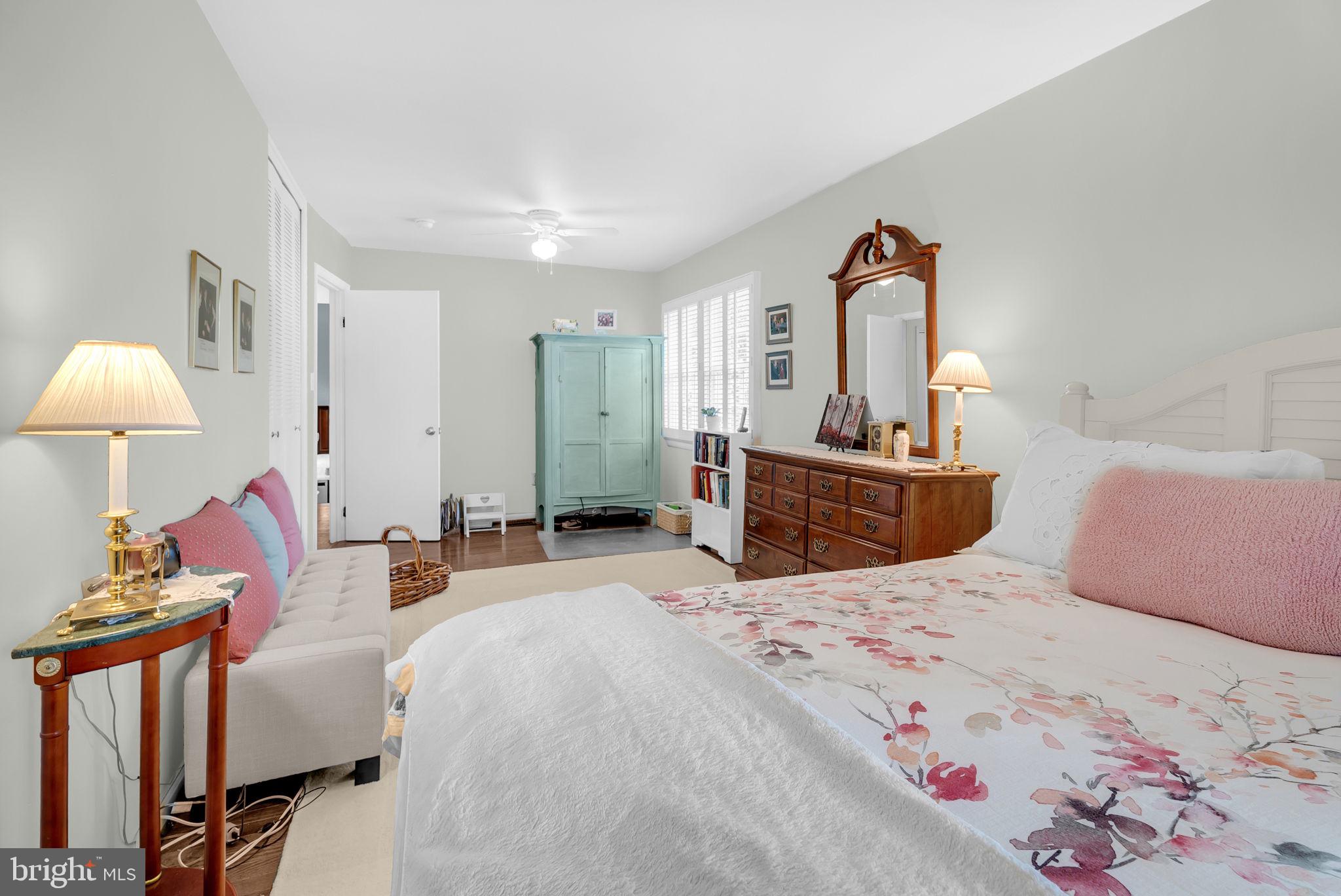 COUNTRY CLUB - Residential Lease