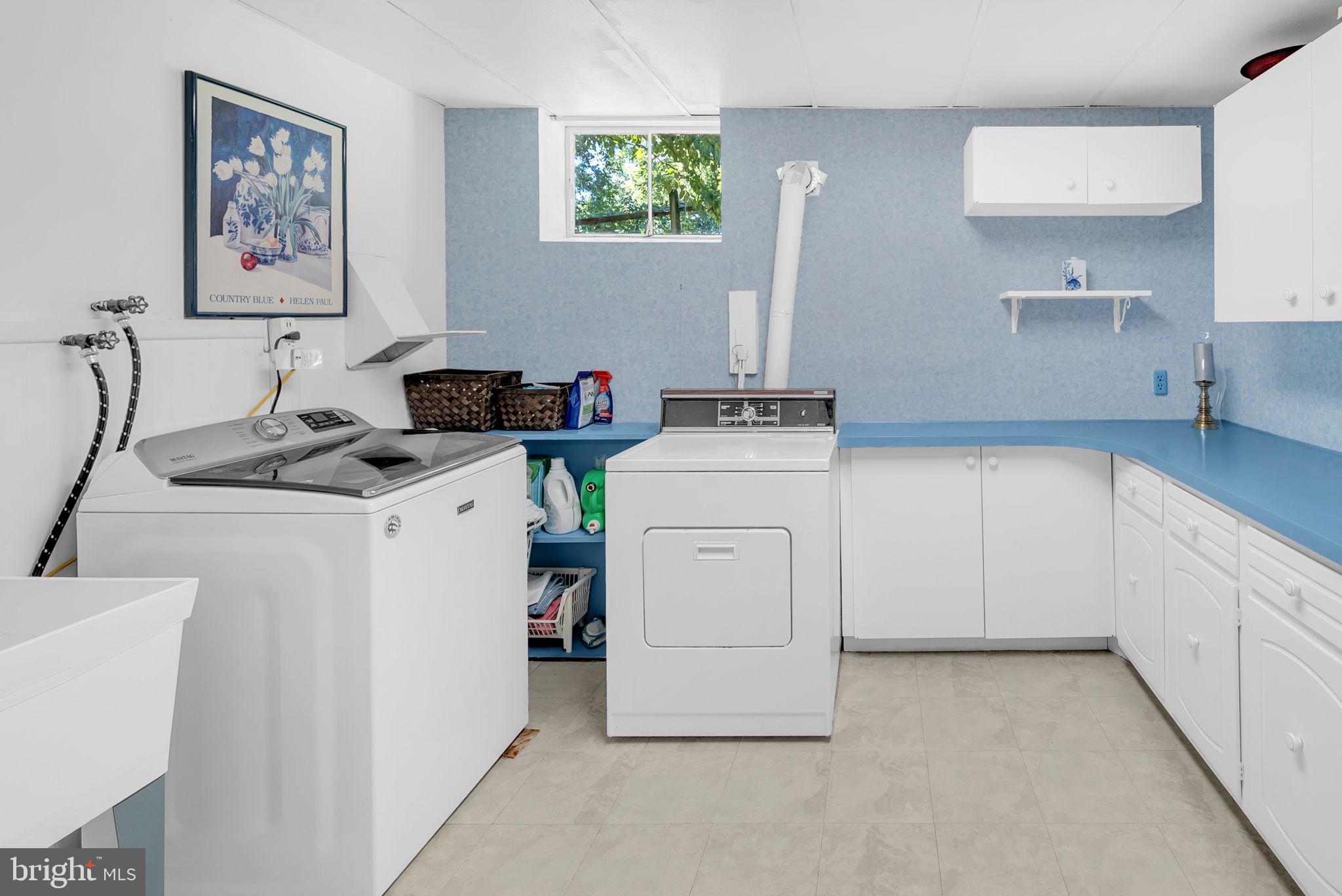 COUNTRY CLUB - Residential Lease