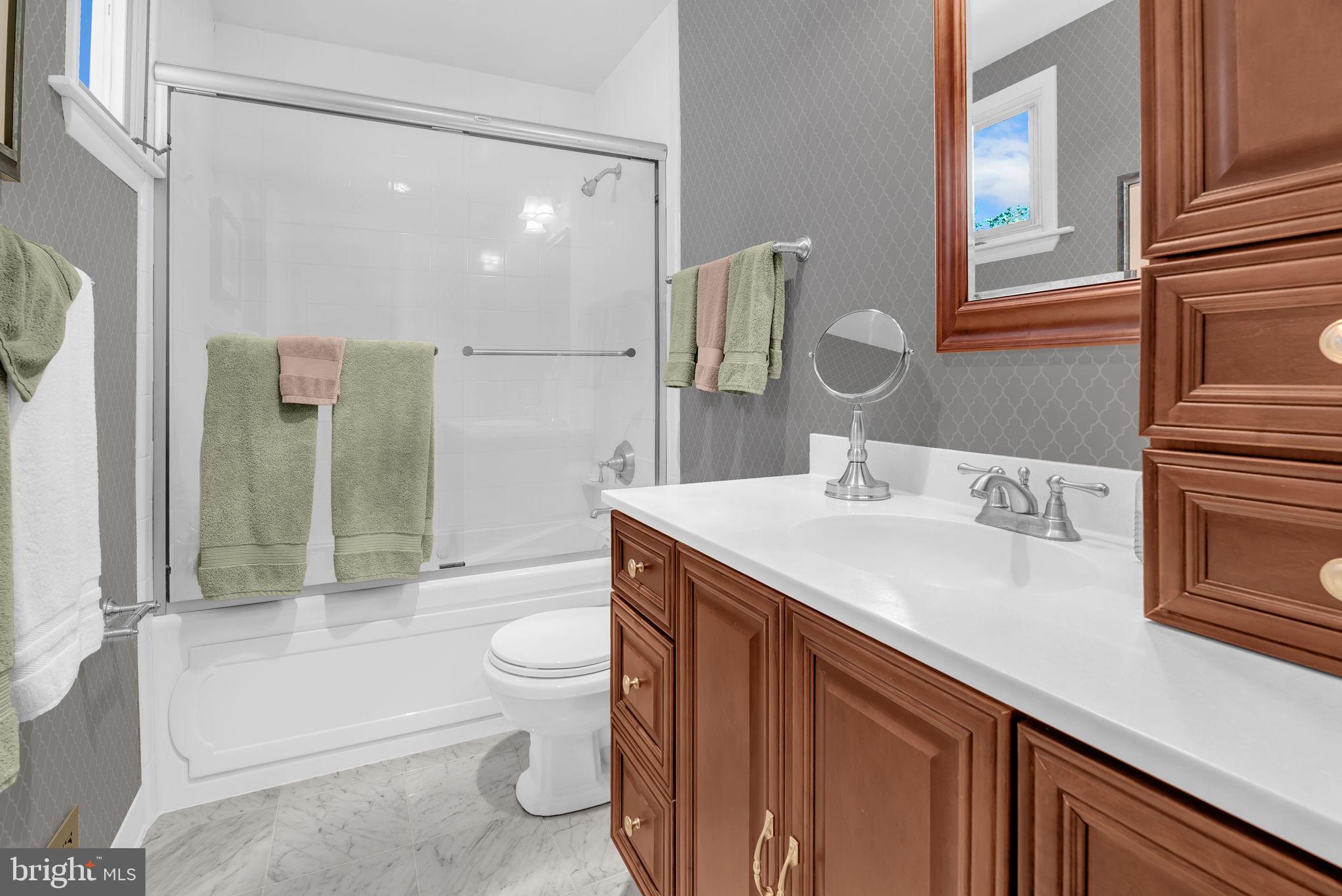 COUNTRY CLUB - Residential Lease