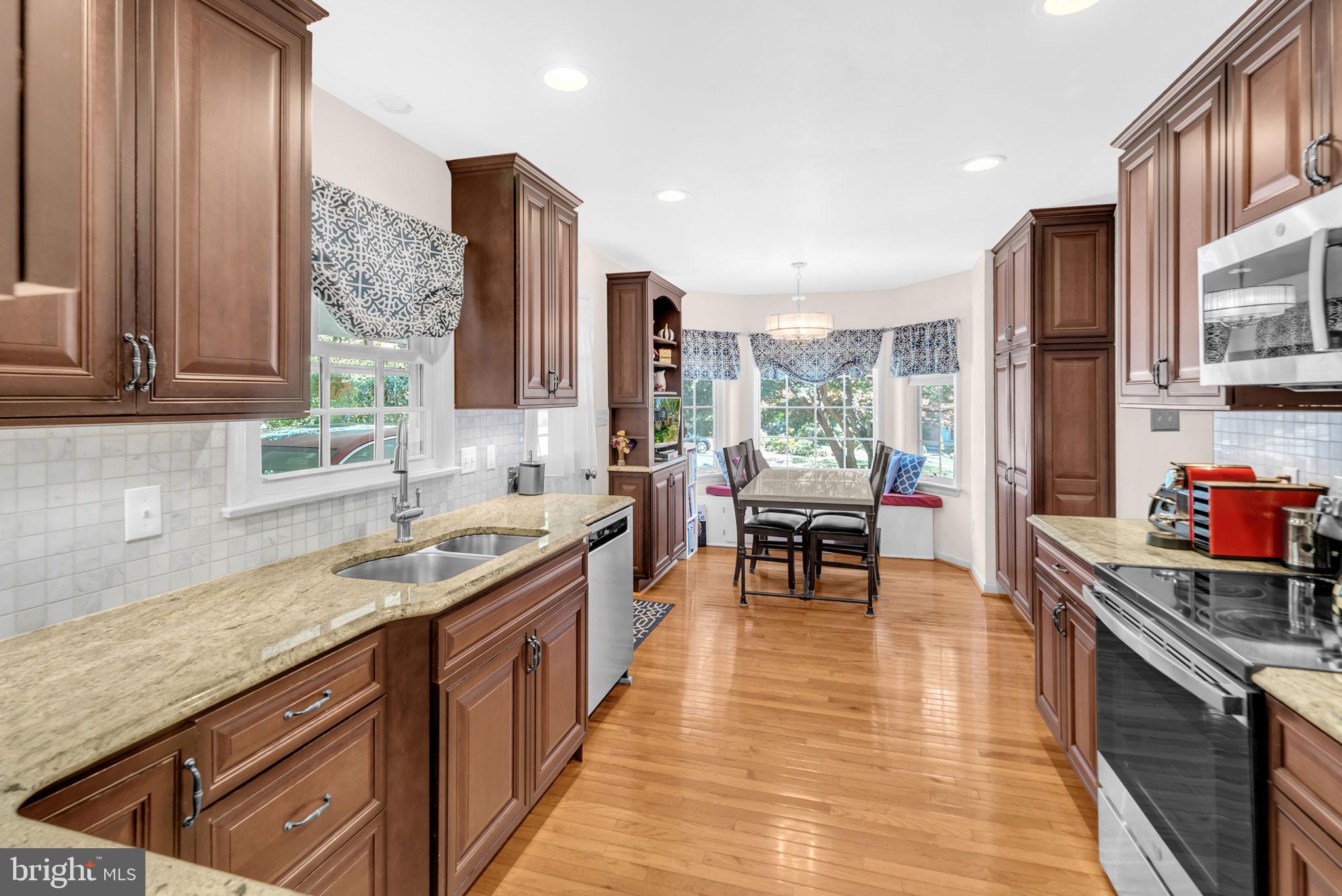 COUNTRY CLUB - Residential Lease