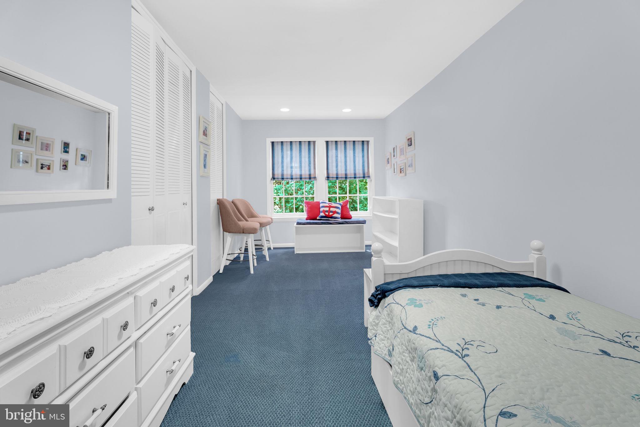 COUNTRY CLUB - Residential Lease