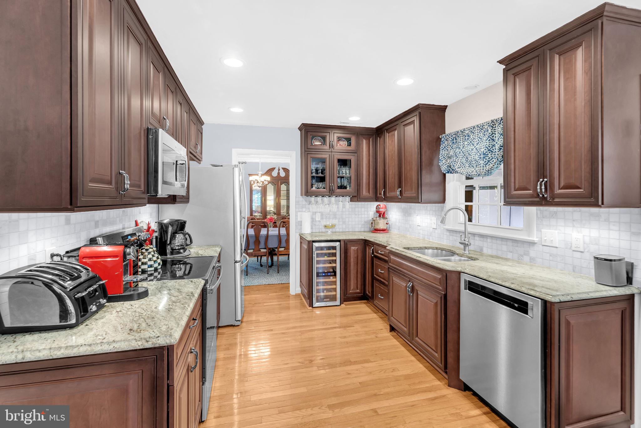 COUNTRY CLUB - Residential Lease