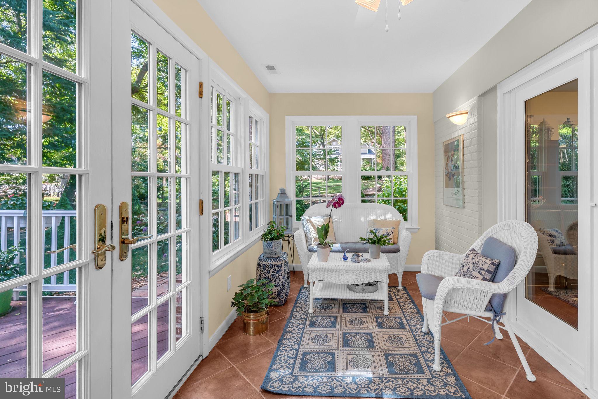 COUNTRY CLUB - Residential Lease