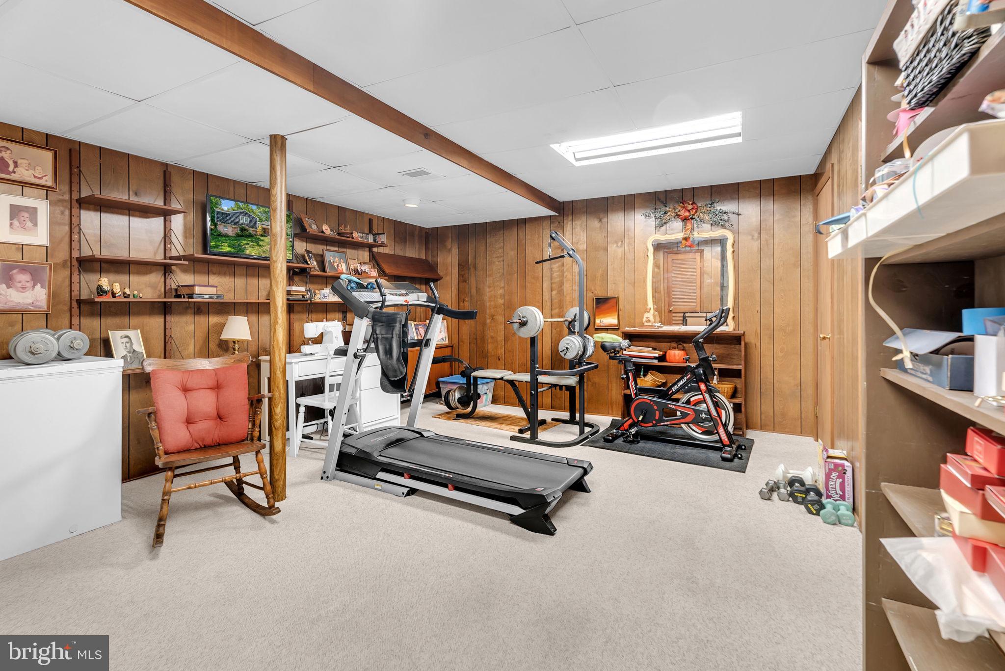 COUNTRY CLUB - Residential Lease