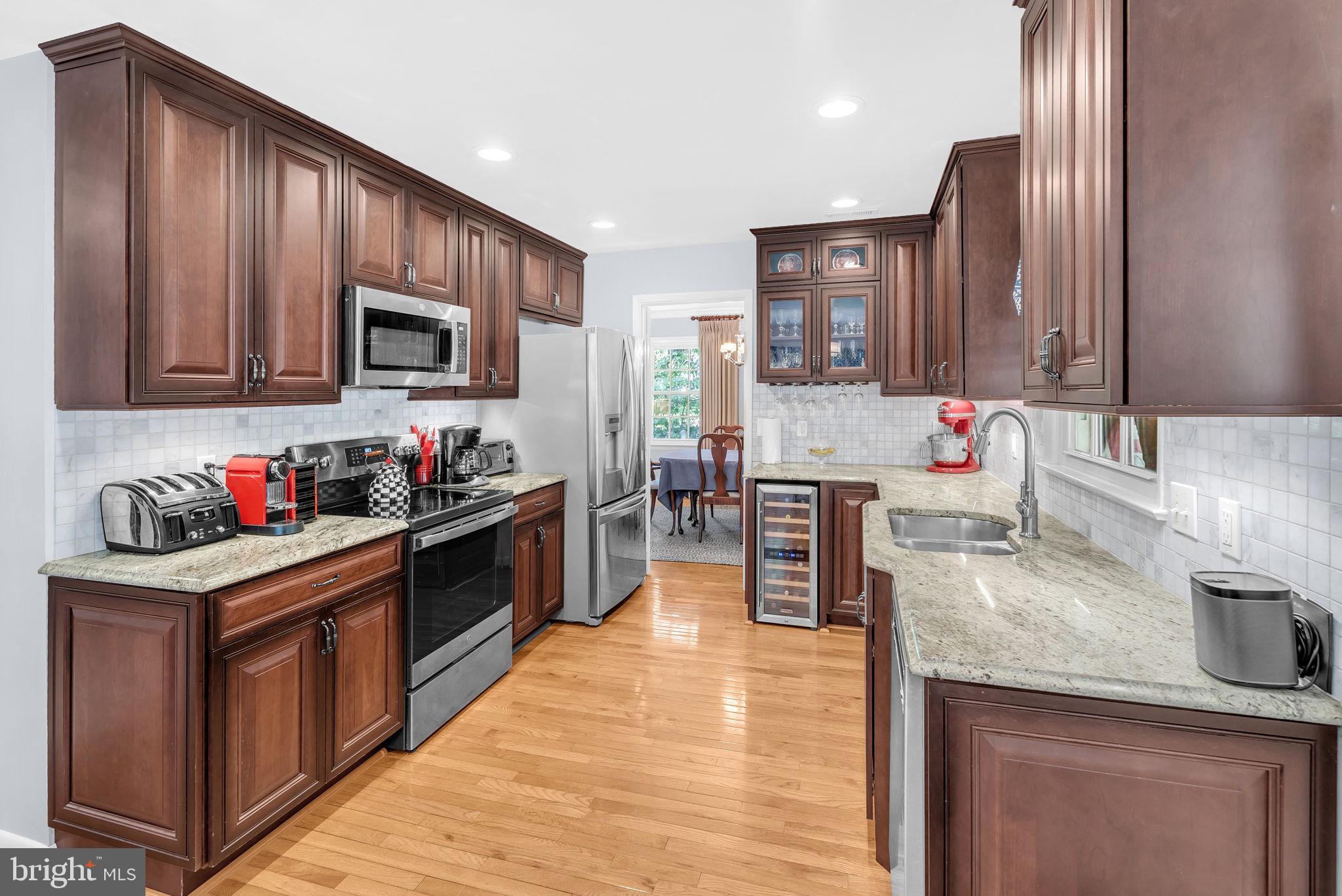 COUNTRY CLUB - Residential Lease