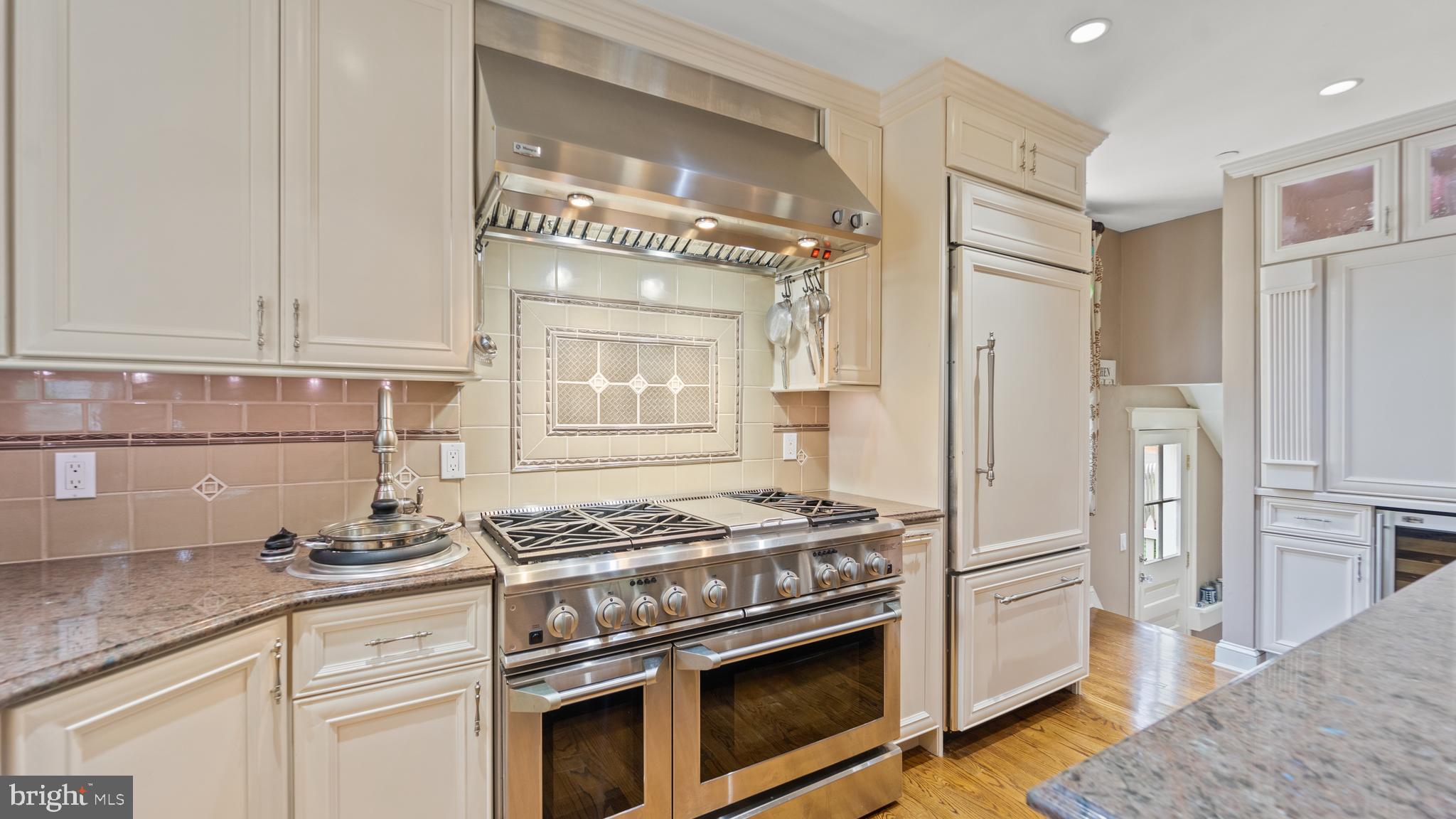 MURRAY HILL - Residential