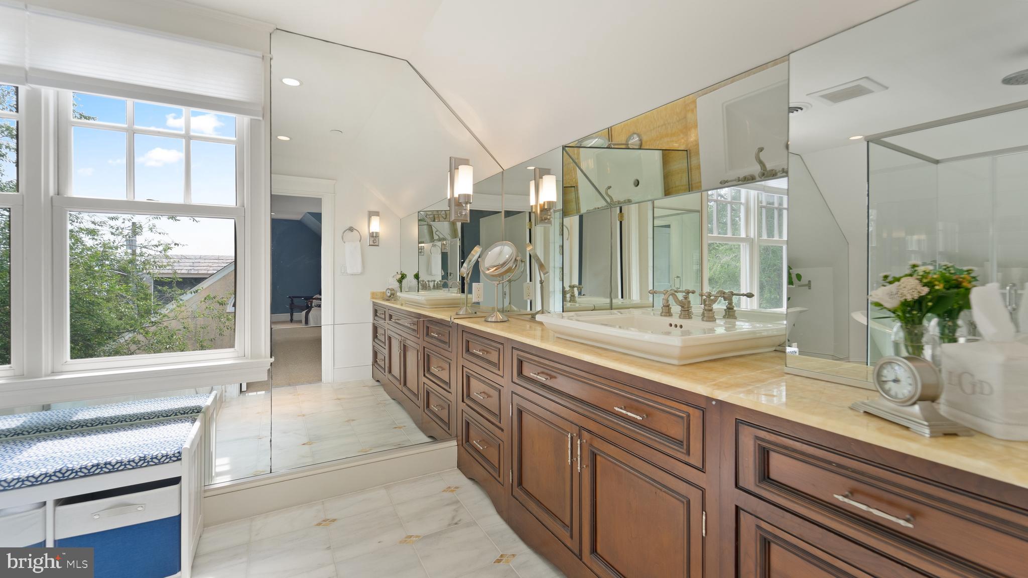 MURRAY HILL - Residential