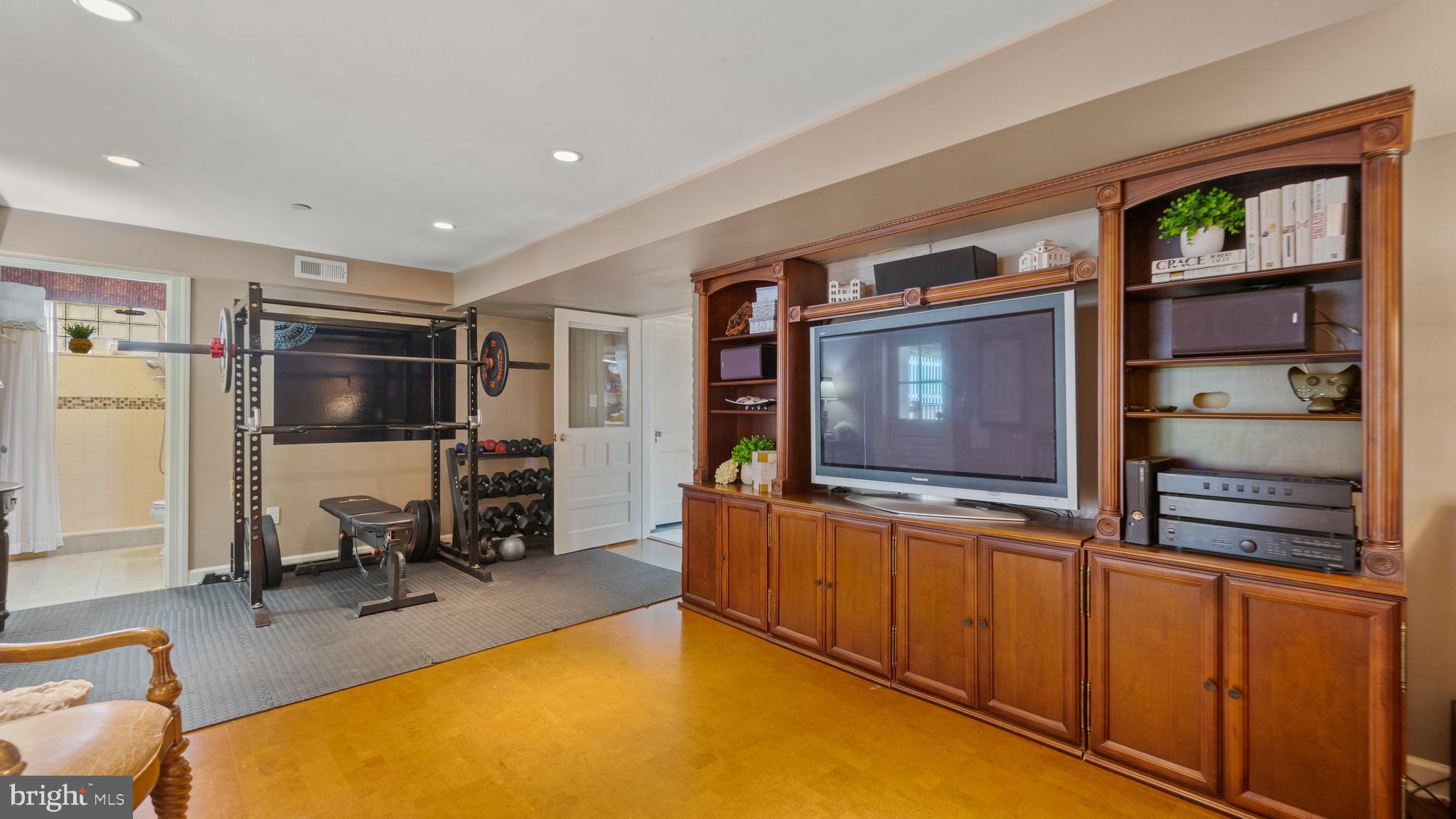 MURRAY HILL - Residential