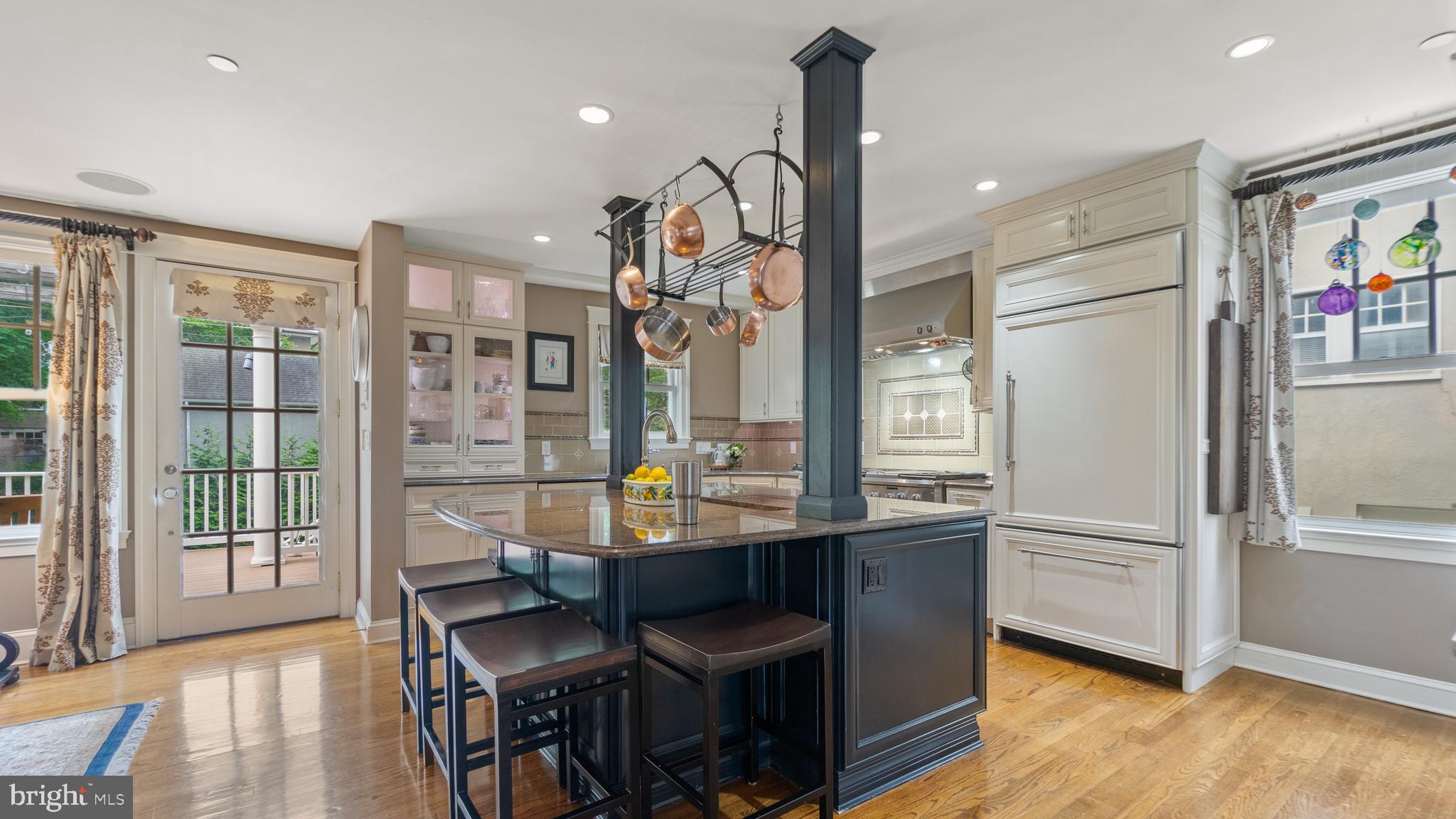 MURRAY HILL - Residential