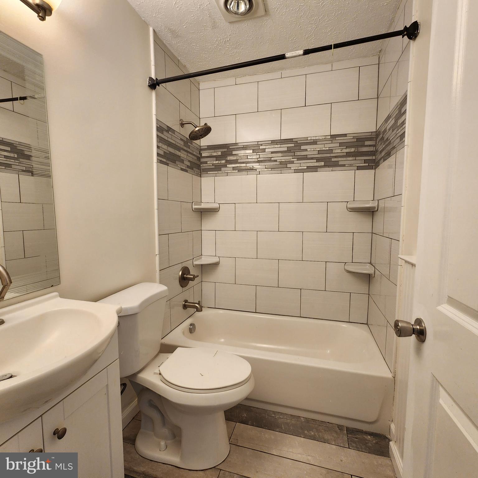 THE HIGHLANDS - Residential Lease