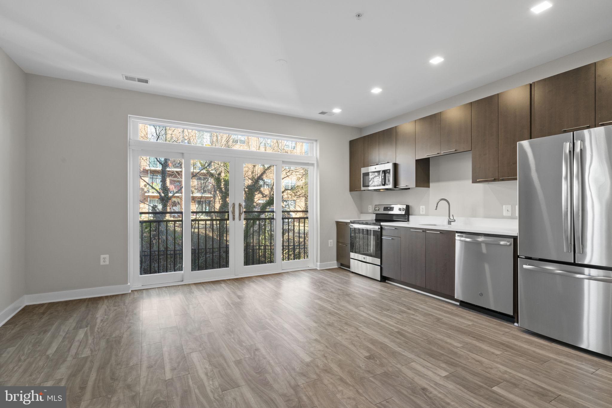 TRAFALGAR FLATS - Residential Lease