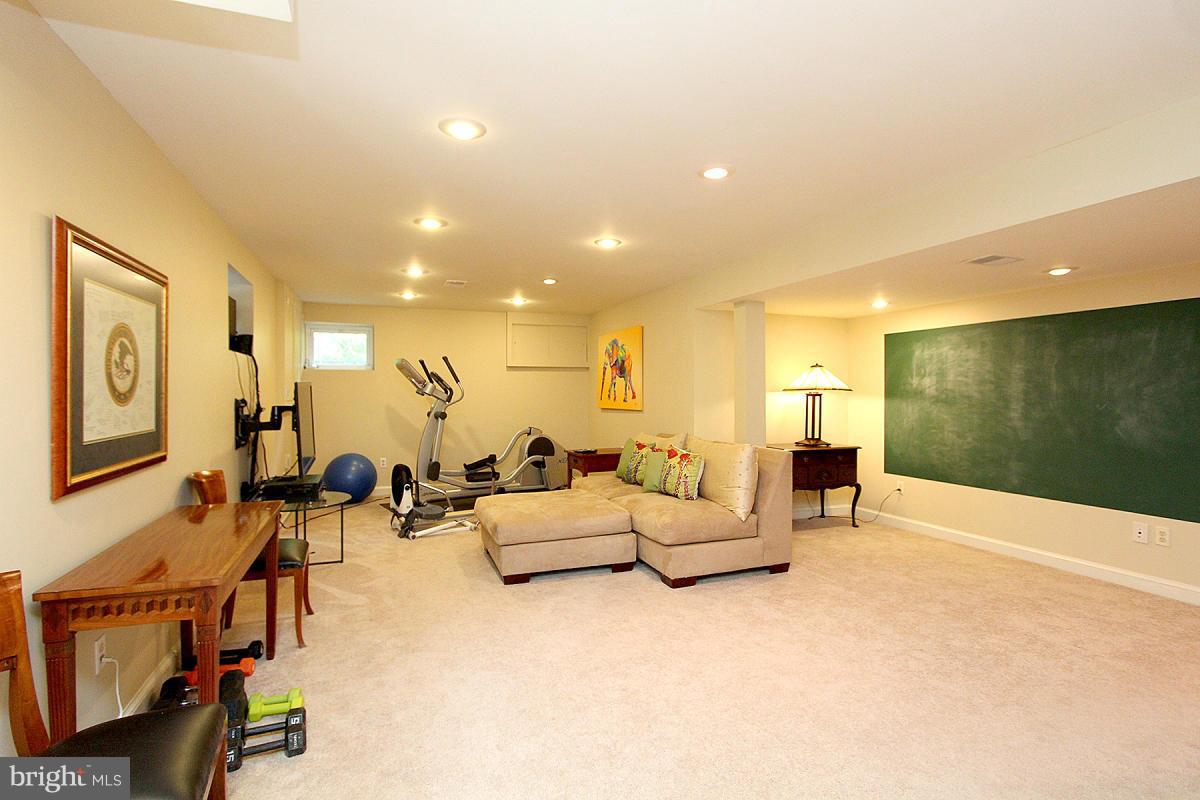 MARY KNOLLS - Residential