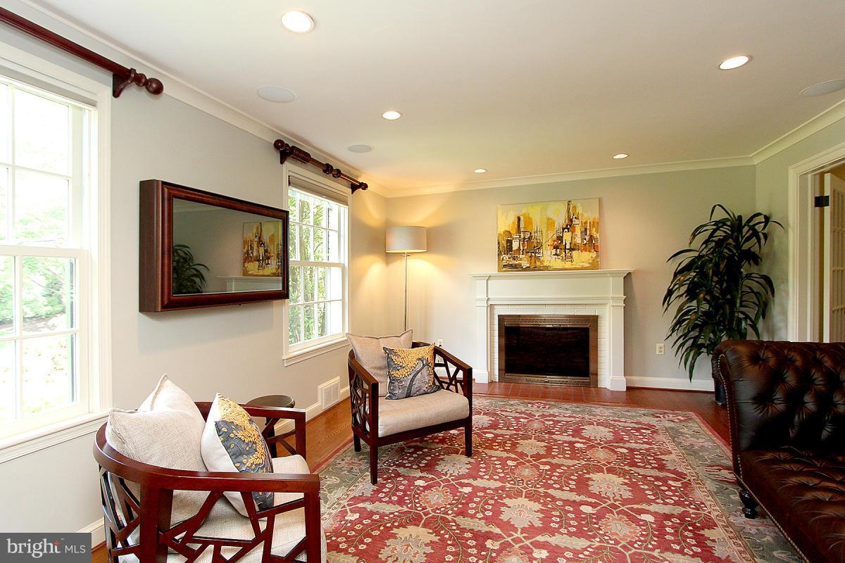 MARY KNOLLS - Residential