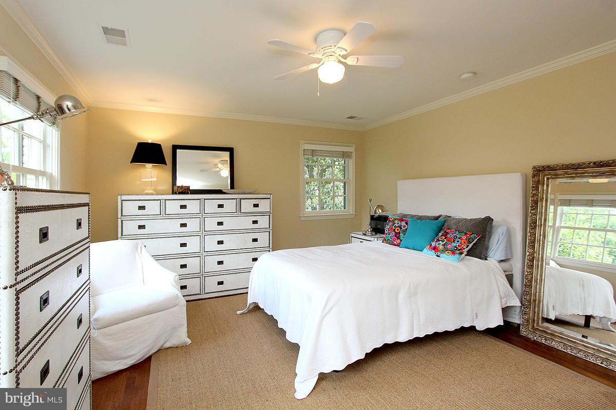 MARY KNOLLS - Residential