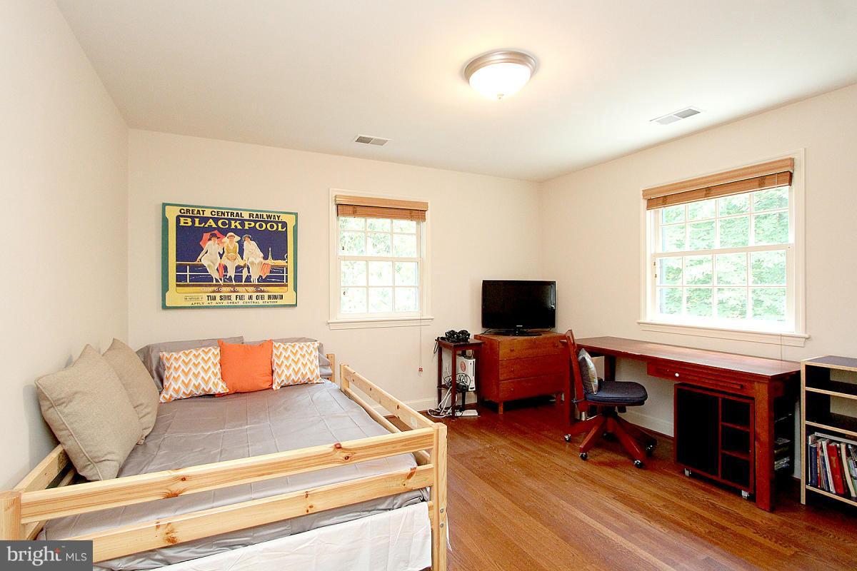 MARY KNOLLS - Residential