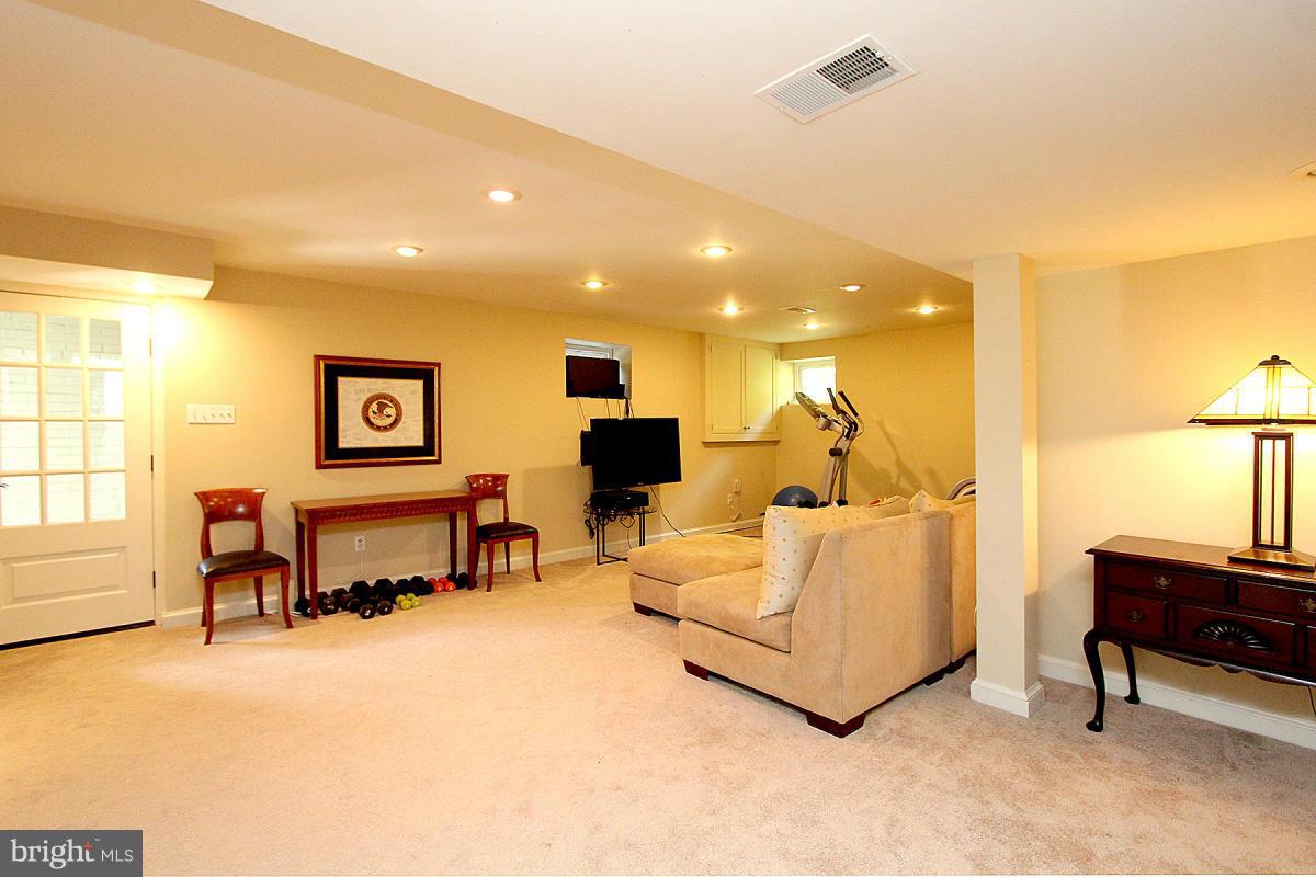 MARY KNOLLS - Residential