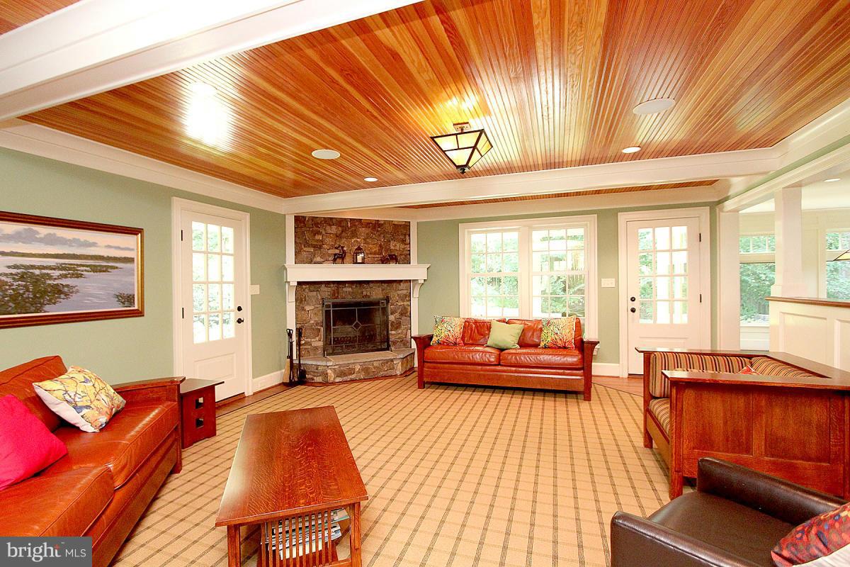 MARY KNOLLS - Residential