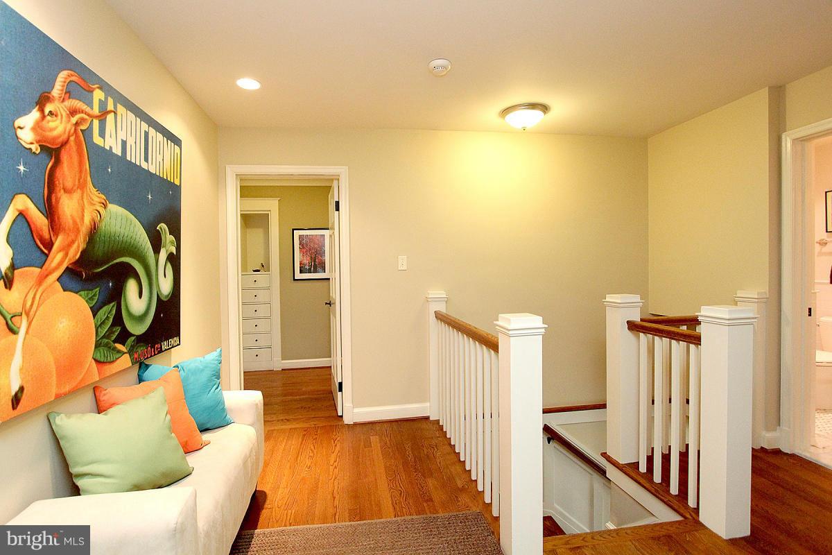 MARY KNOLLS - Residential