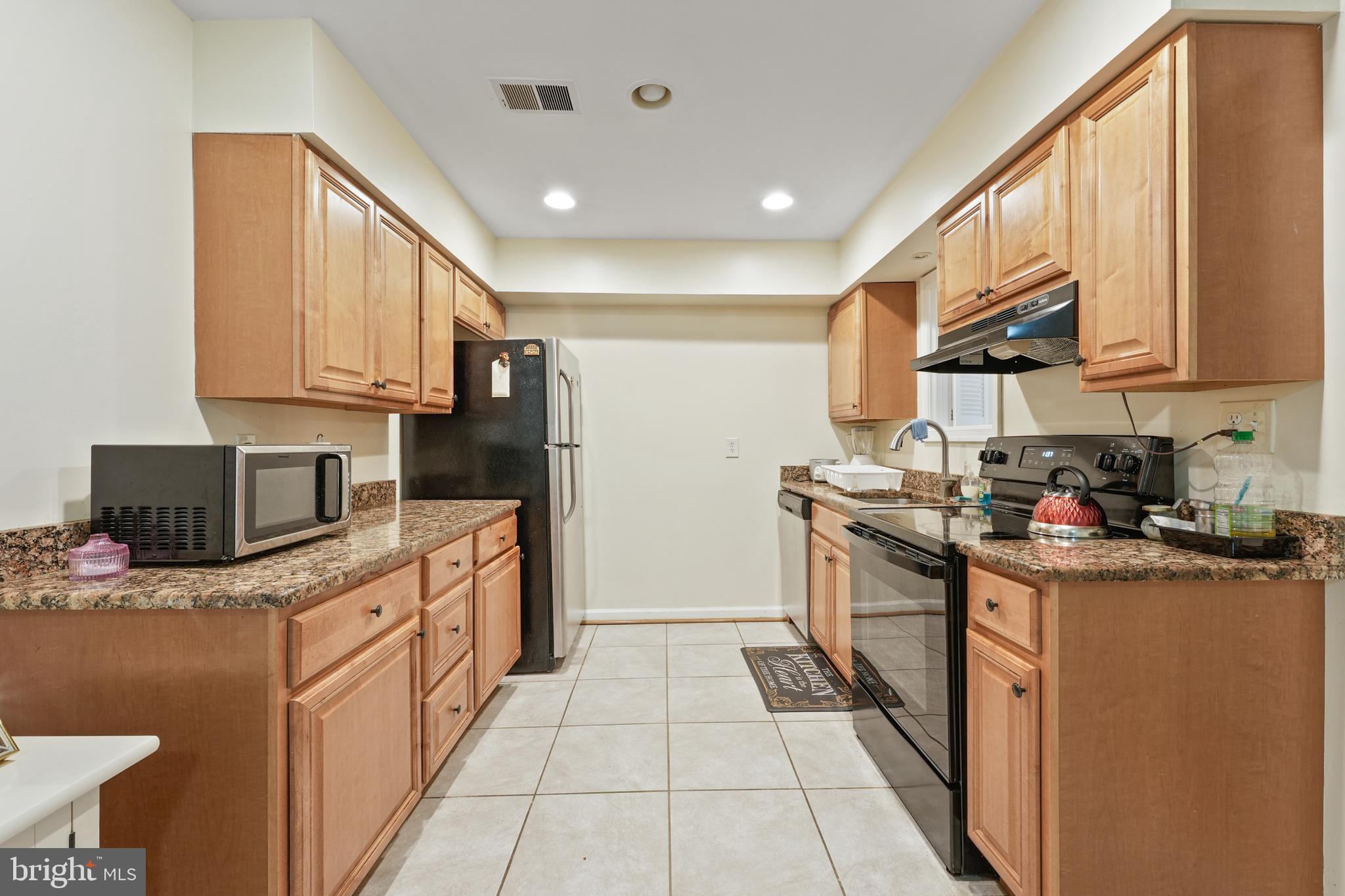 FAIRFAX PLAZA TOWNHOUSES - Residential