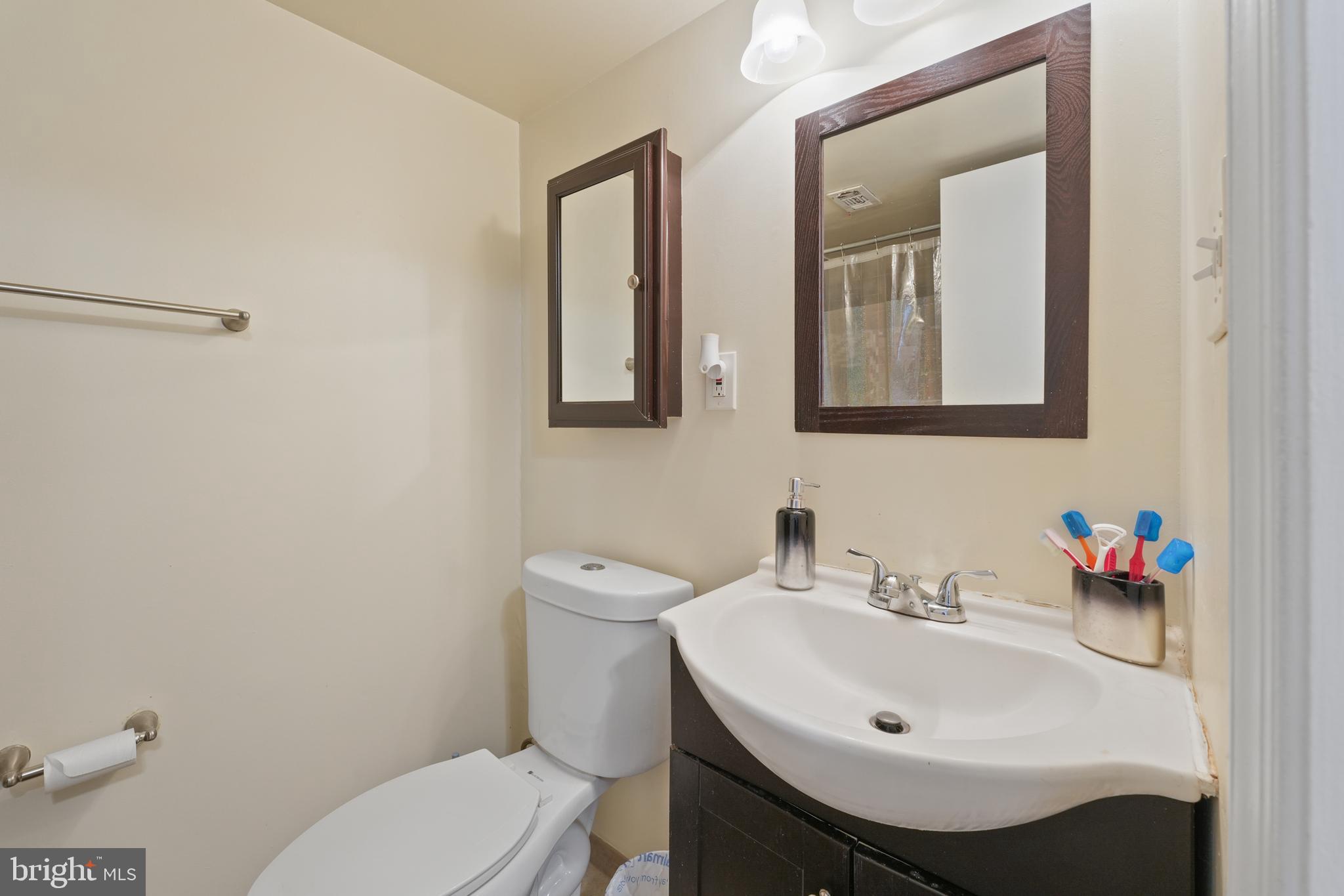 FAIRFAX PLAZA TOWNHOUSES - Residential