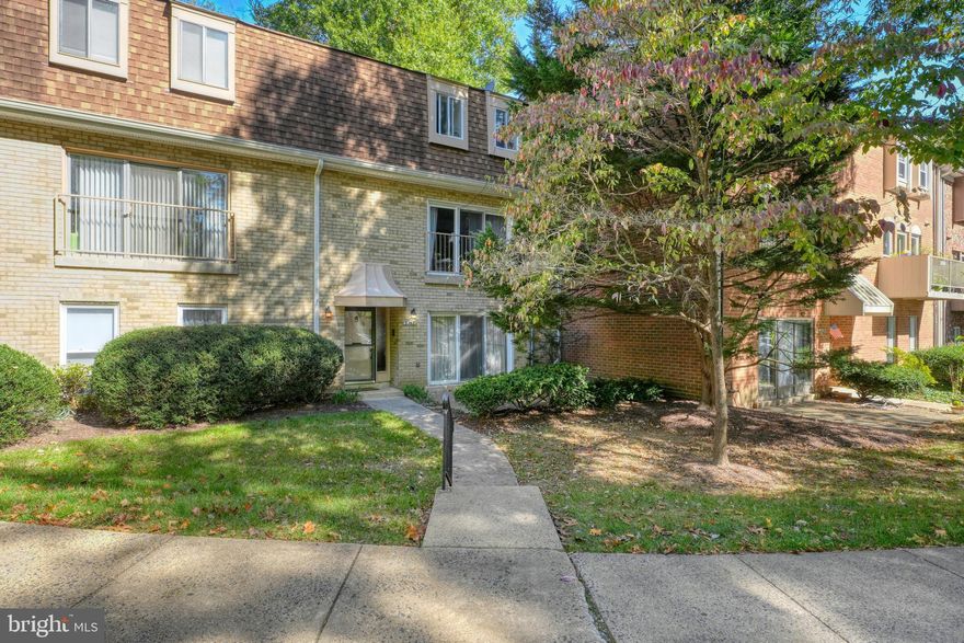 OPEN HOUSE SATURDAY 1:00 -3:00.Introducing a meticulously maintained, spacious 2-bedroom, 2-bath, 1-den unit boasting over 1600 sq ft, nestled in the desirable Woodson High School District. This commuter's dream is conveniently located near the Vienna Metro Station, Metro bus routes, I-495, VRE, Route 236, and Pickett Rd. The inviting living room and dining room are enhanced by elegant hardwood flooring, while the modern kitchen features sleek stainless steel appliances and stunning granite countertops. Enjoy the benefits of a low condo fee, making this an exceptional opportunity for comfortable living.