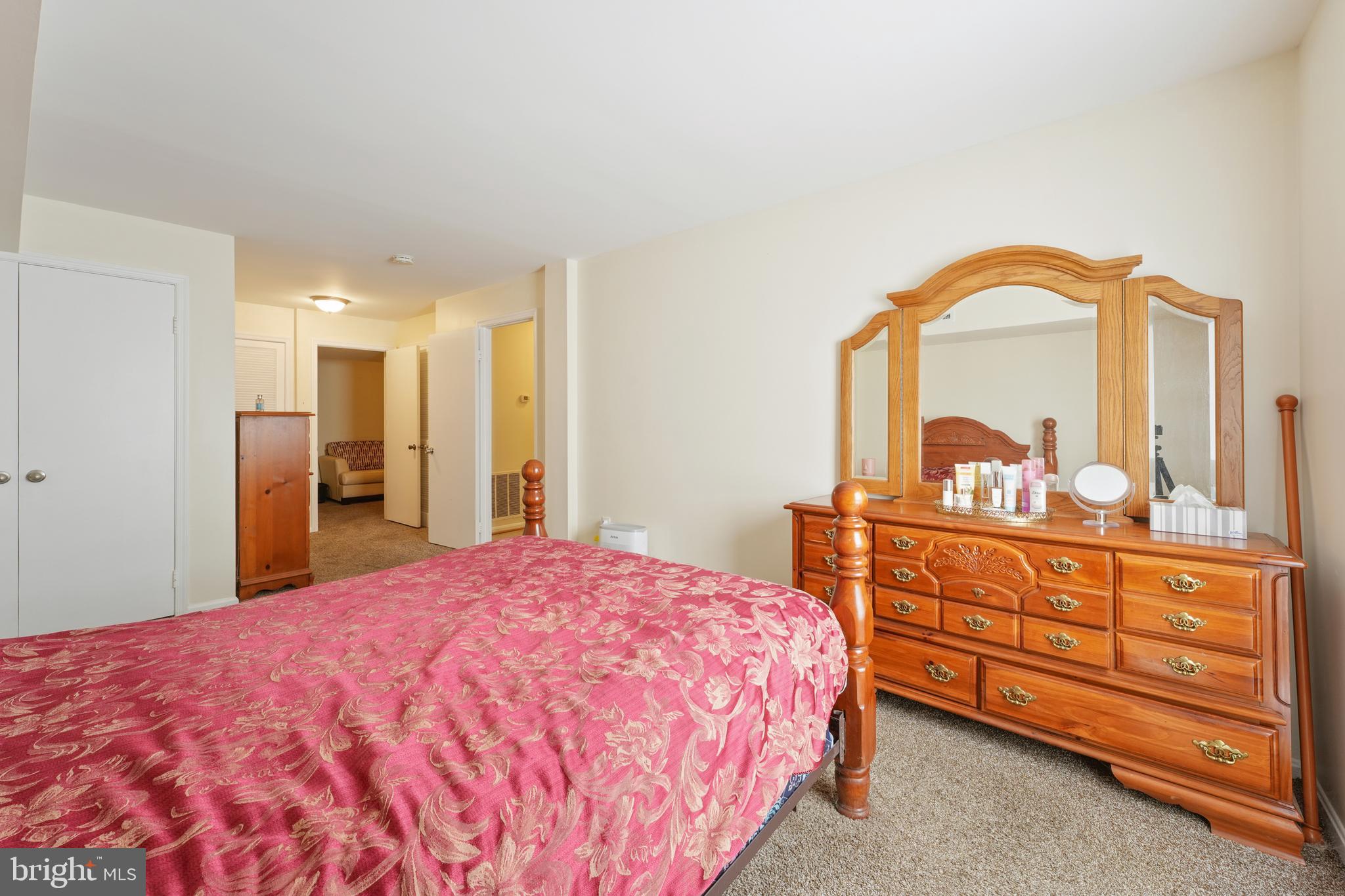 FAIRFAX PLAZA TOWNHOUSES - Residential