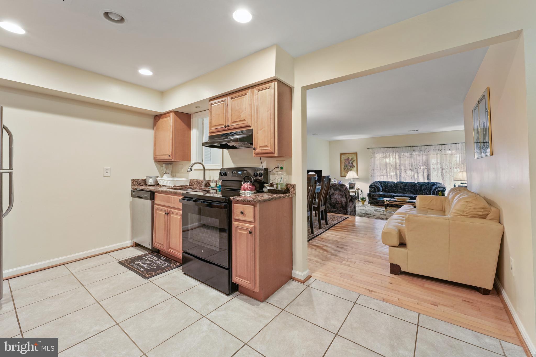 FAIRFAX PLAZA TOWNHOUSES - Residential