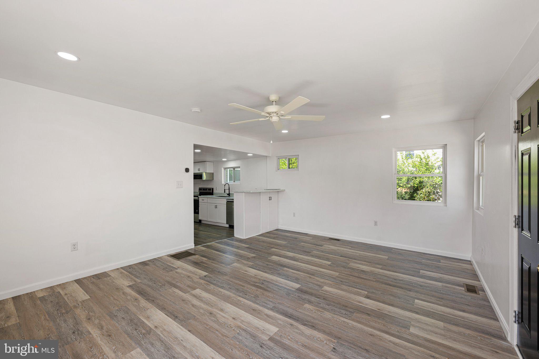 525 W COMMERCE STREET