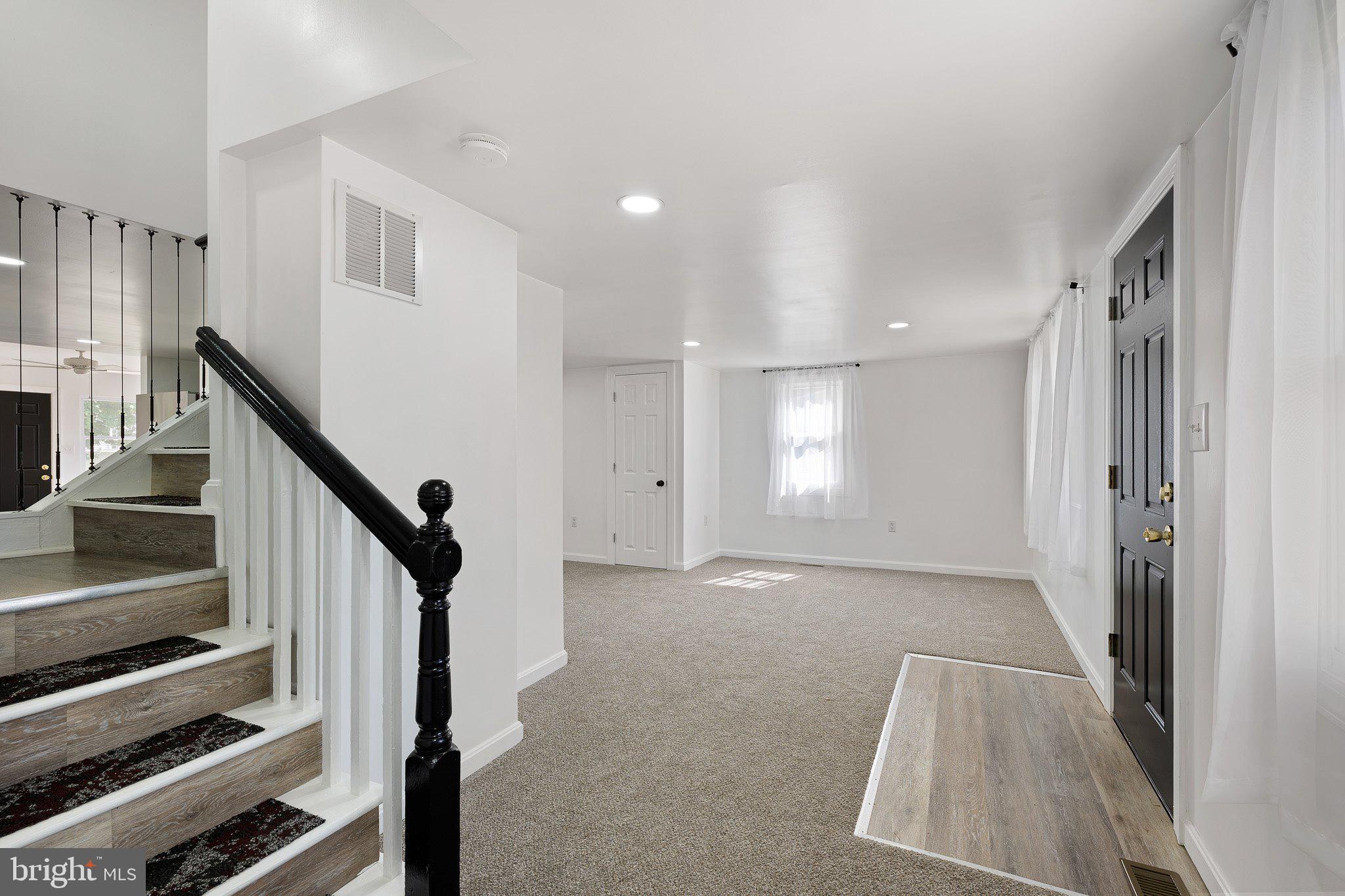 525 W COMMERCE STREET