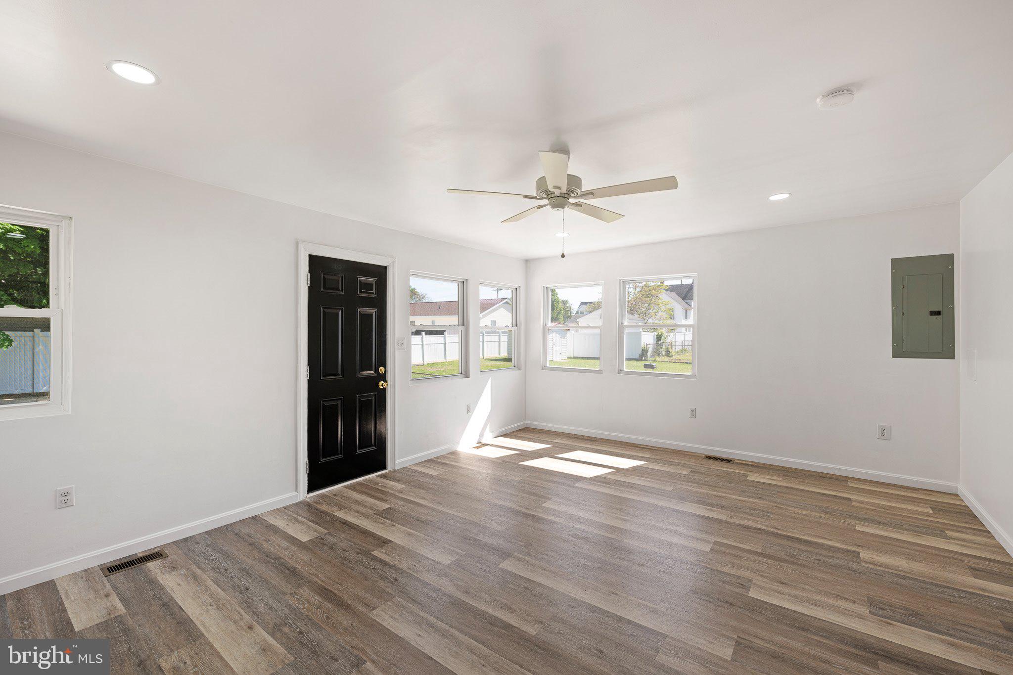 525 W COMMERCE STREET