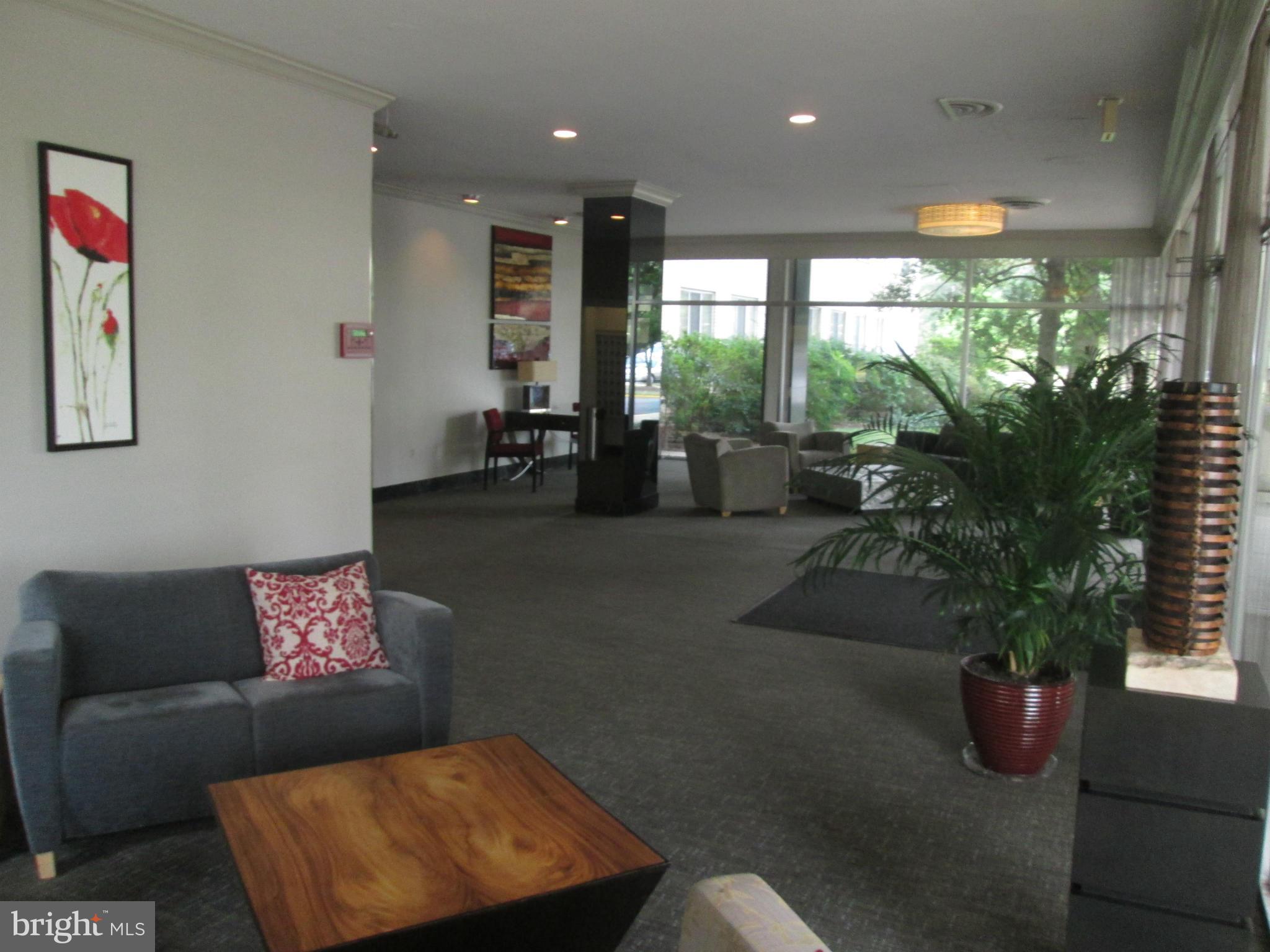 RIVER TOWERS - Residential