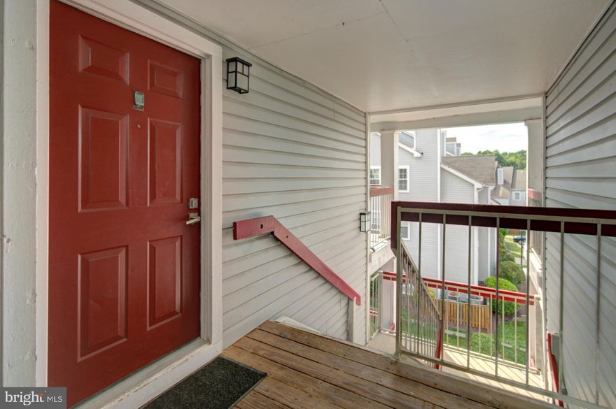 Super cute loft. condo. Almost 900 sq feet! Open and airy. Balcony off living room space. Table space outside of kitchen. Nicely updated. High walk score, transit score and bike score! Very close to 270, shopping, entertainment, parks and library. 
Unit is in very good condition and ready for its next owner.  Lock this down just in time for summer time at the community pool.