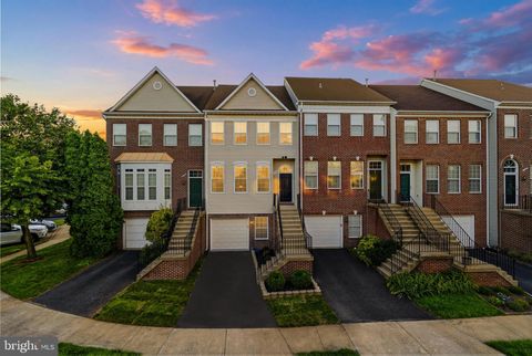 Photo of 6106 Early Autumn Drive, CENTREVILLE, VA 20120 (MLS # VAFX2315358)