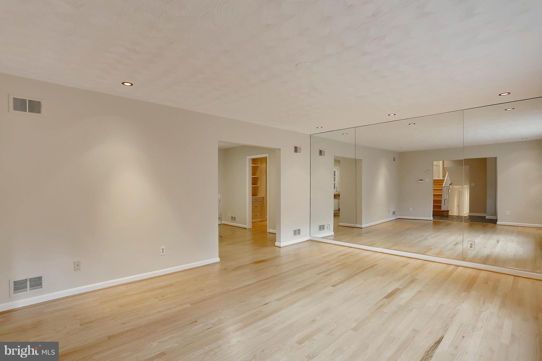 HILLANDALE - Residential