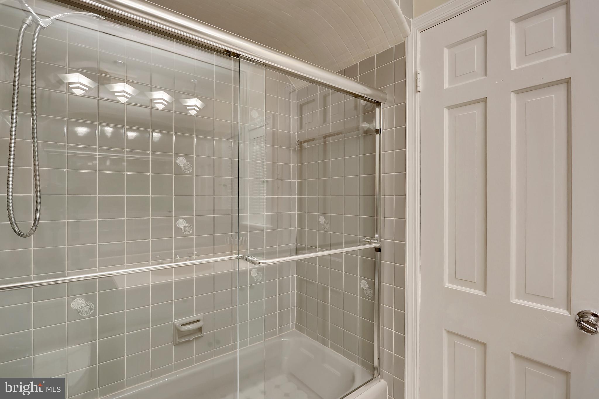 HILLANDALE - Residential